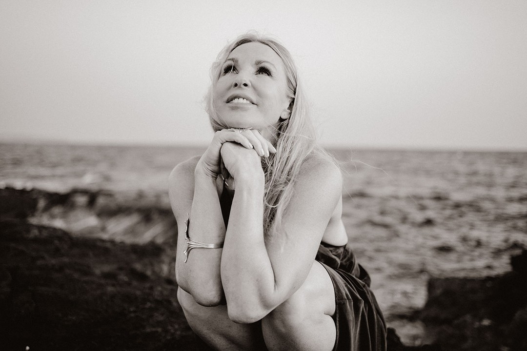 I missed my flight🛫… but it turned out my passport was sitting right over my heart. 🩵
Sometimes the Universe whispers “Stop”, not to block us, but to redirect us toward what truly matters.
(Read the full story in my Next-Level November newsletter — link in bio.)
Type✨ 'believe' ✨below if you believe in signs