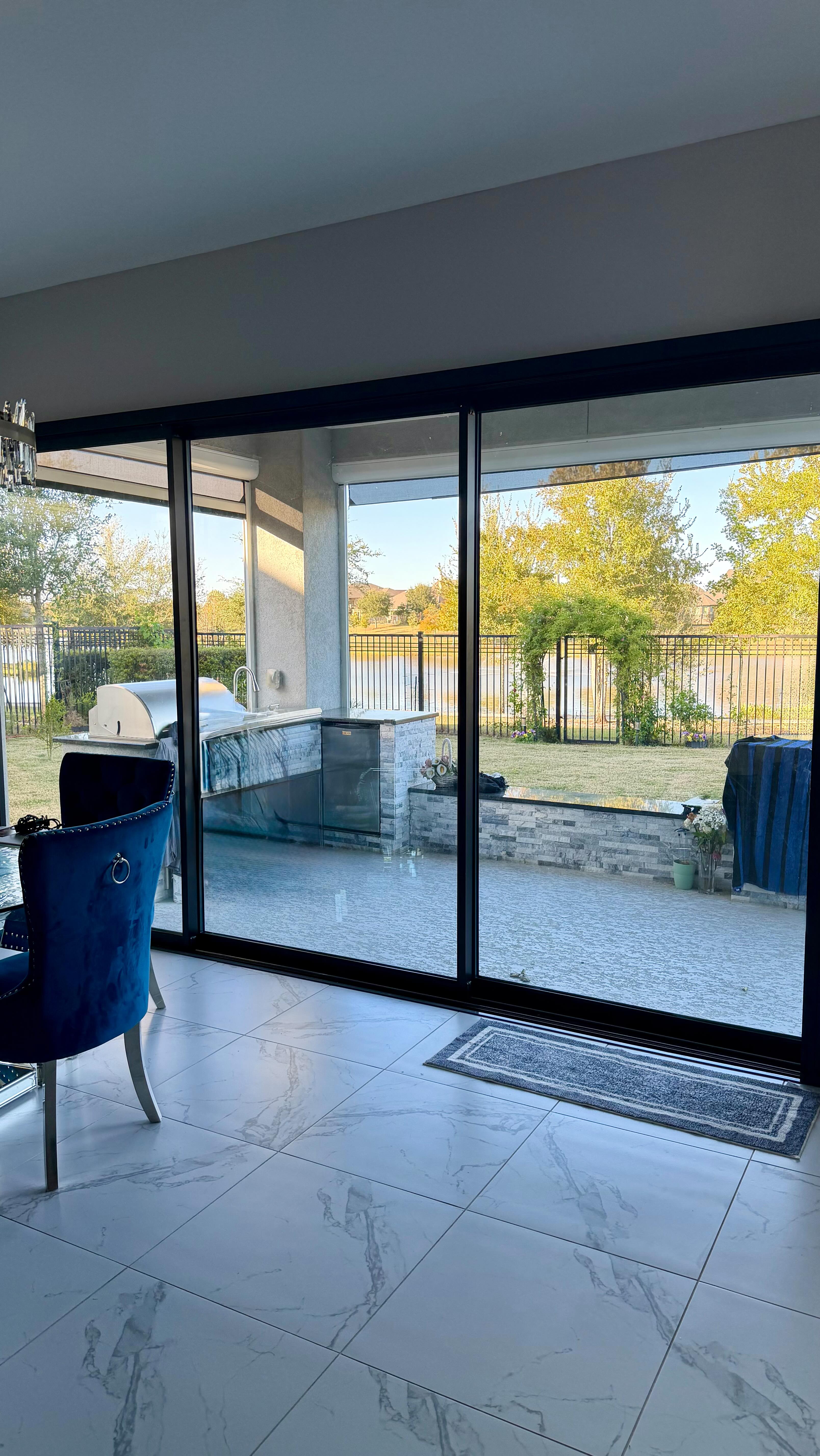 ✨ We replaced outdated windows with a premium sliding system. Now this space opens completely to the lake view, filling the home with natural light and a fresh, modern vibe.