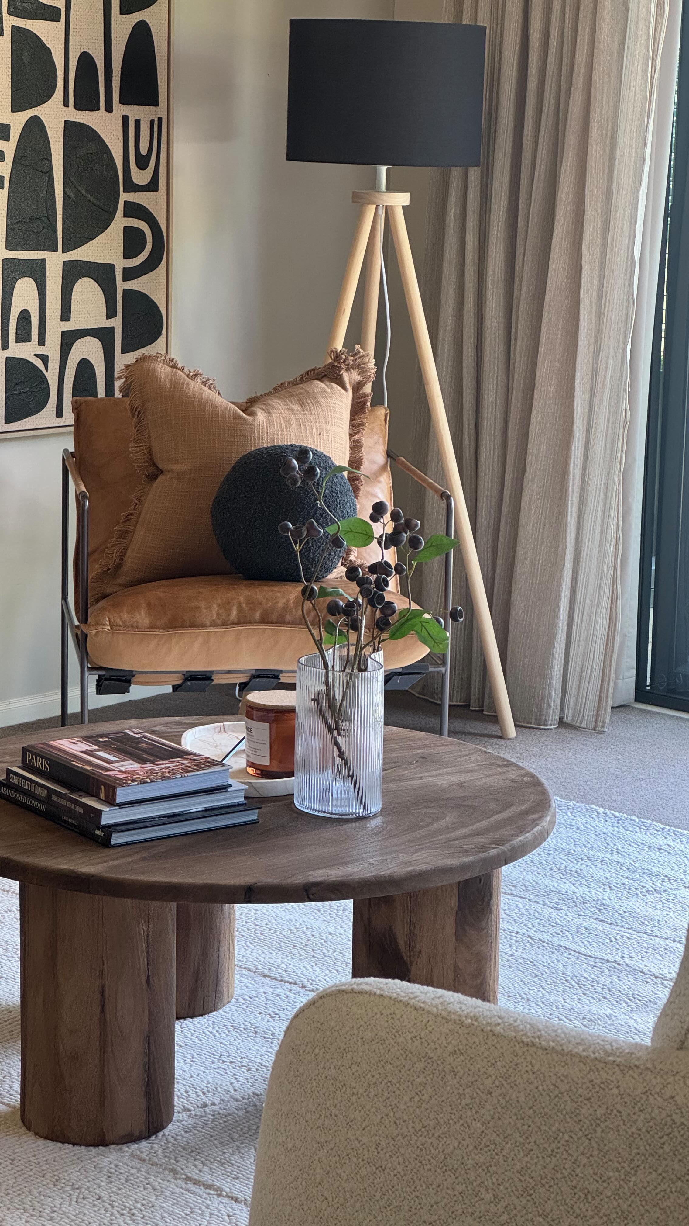 New Listing - 3 The Oaks
Luxury home with swimming pool launching today with @jeremy_crosland_real_estate @harcourts_manawatu
#standout #sellfaster #sellformore #beautifulliving #homestaging #propertystyling #interiors #realestate #palmerstonnorth #stager #premium #luxury #hire #manawatu #stagingservice #becausepeoplebuythehometheyfallinlovewith