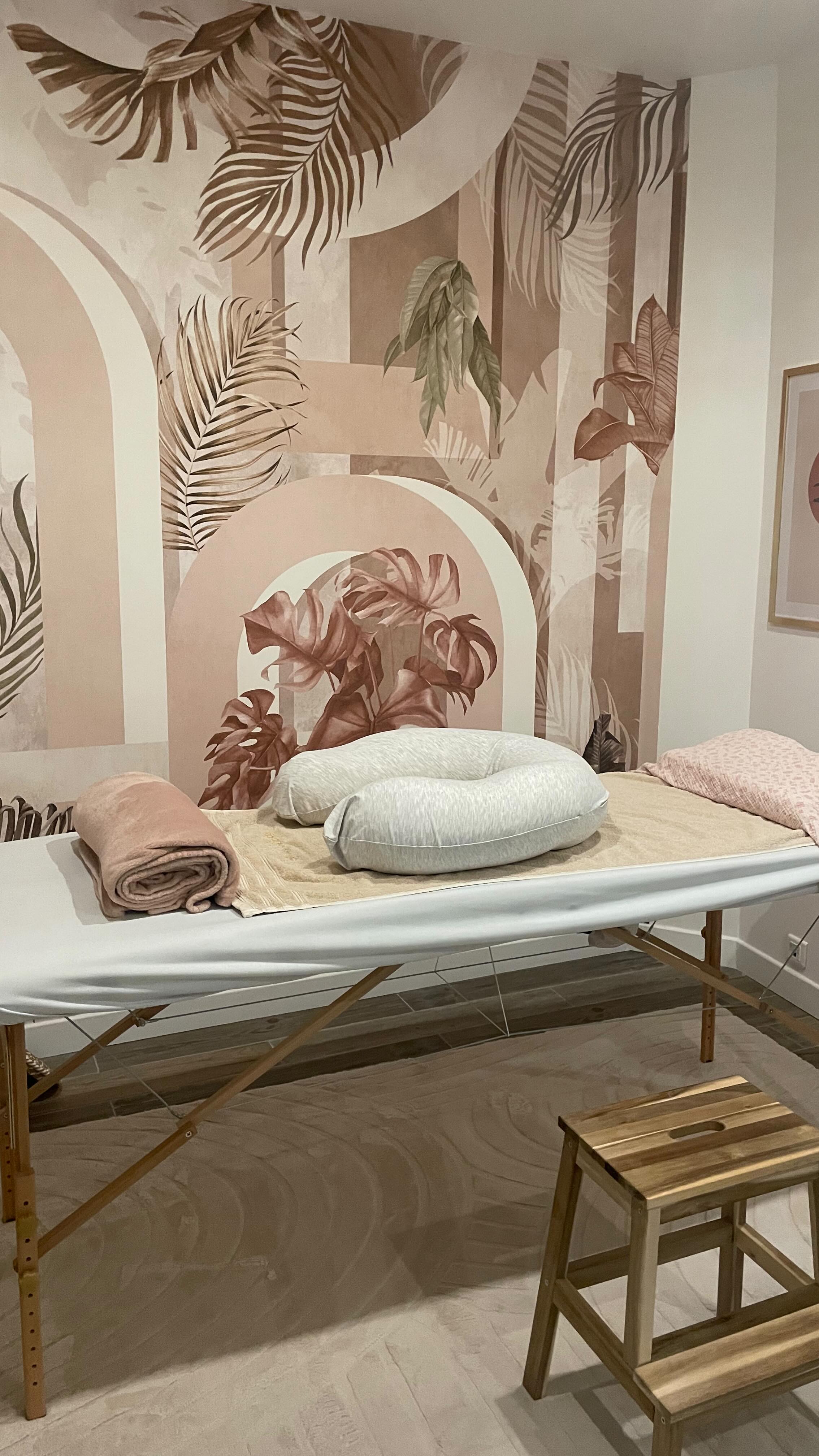 Je vous accueille dans un véritable cocon dédié au bien-être des femmes enceintes, jeunes mamans, bébés et enfants.
Un lieu doux et rassurant, pensé pour créer des moments de détente, de découverte et de complicité à partager en famille.
Mes prestations :
🫧 Thérapeutique Bain Bébé (Le Bain de Sonia) – pour les nouveau-nés de moins de 21 jours
🤰🏻 Massage prénatal & postnatal
🦶🏼 Réflexologie bébé/enfant émotionnelle
🌈 Massage enfant (5 à 15 ans)
✨ Accompagnement allaitement
🌸 Rendez-vous prénatal
🎁 Carte cadeau personnalisée
📅 Le planning de réservation est déjà ouvert !
Offrez à votre enfant un instant de bien-être… et à vous, des souvenirs tendres et précieux.
📍 11 bis rue du Fief – 92100 Boulogne
☎️ 06 16 02 14 65
💌 www.revedebiennaitre.com
#Périnatalité #Parentalité #BébéBonheur #MamanÉpanouie #ParentsHeureux #Naissance #JeunesParents #Maternité #BébéChéri #AccompagnementParental #BienNaître #BébéZen
#BainDeSonia #Therapeutiquebainbebe#BainBébé #BébéRelax #BienNaître #Maternité #Périnatalité #BébéBonheur #DouceurBébé #MassageBébé #BébéApaisé