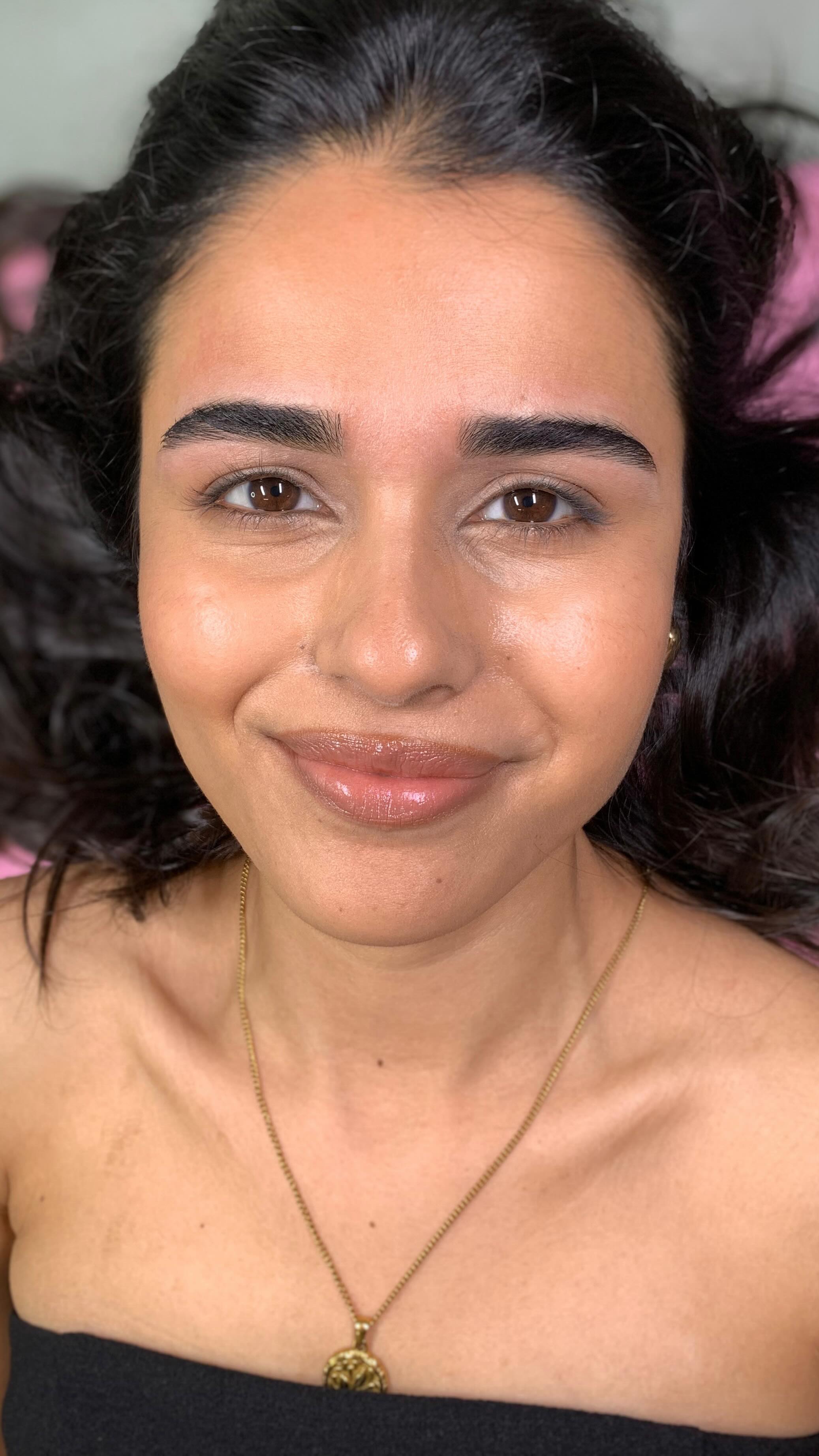 When the model is this beautiful, all she needs is a perfect brow shape by YULI BROW LAB 🫠
Thank you for trusting me with your stunning face 💋