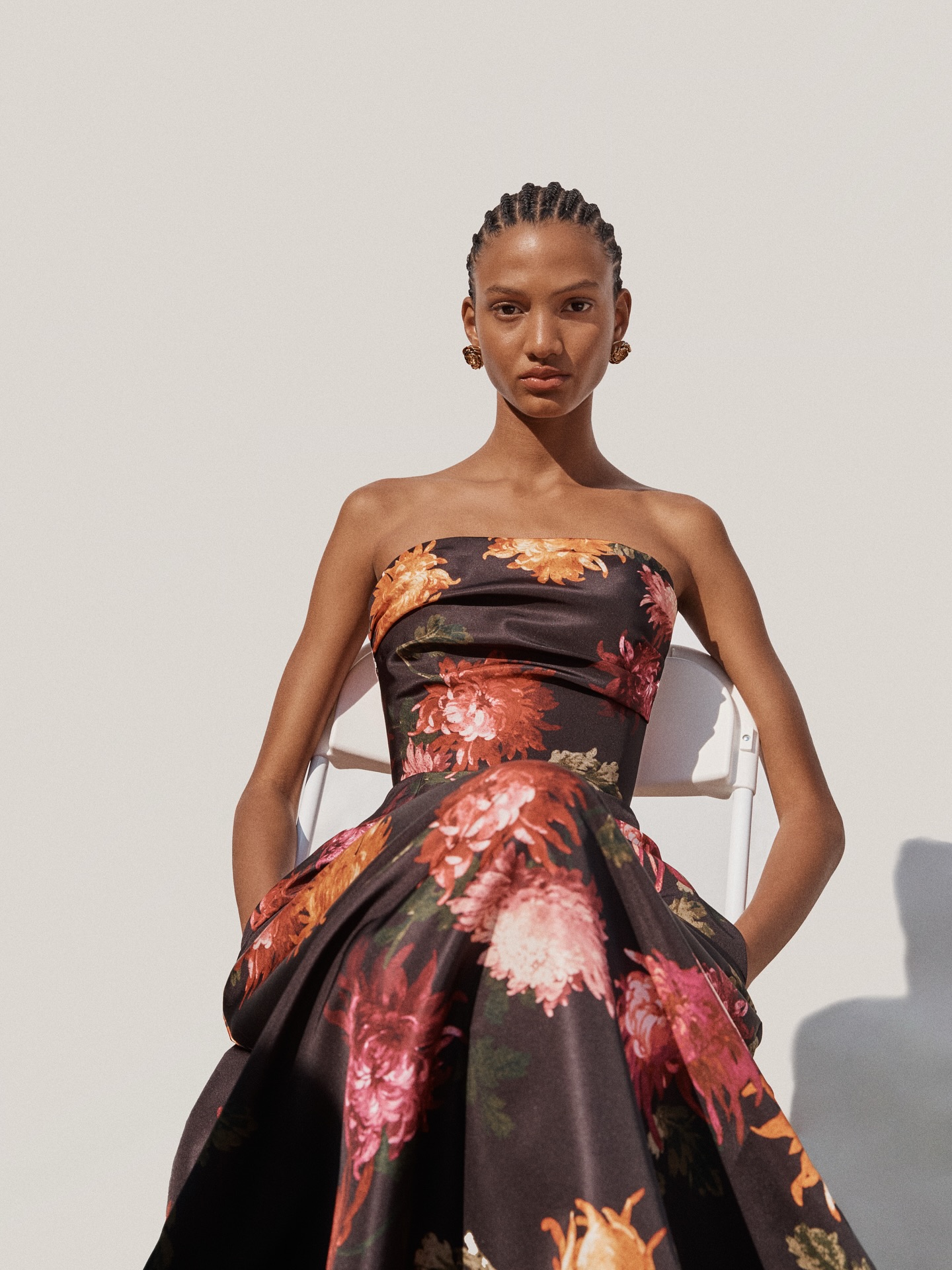 CAROLINA HERRERA - Alpine elegance, redefined. The Chalet 2026 Collection by Carolina Herrera blends mountain serenity with city chic - luxurious textures, timeless silhouettes, and effortless allure.
Now available at QUAGLIA ZURICH.
#Chalet2026 #CarolinaHerrera #LuxuryFashion #QuagliaZurich #WinterStyle