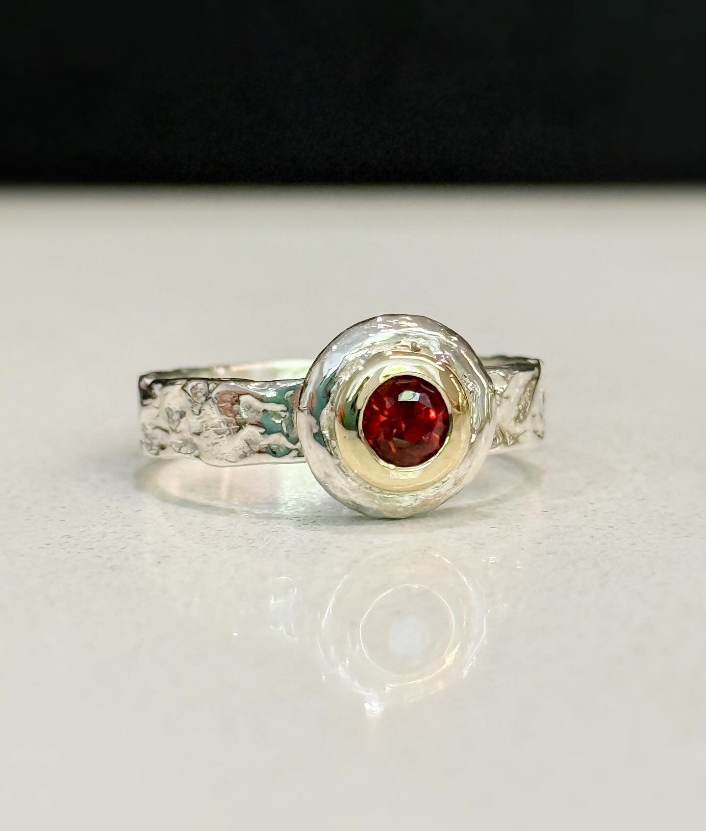 Rustic two tone garnet ring just finished ♥️
#twotonering #garnetring #goldandsilverring #rusticring #handcrafted #newstock #handcraftedgiftideas #jewelleryworkshop #leurajeweller #leuramall #manufacturingjeweller #ainsleyfinejewellery