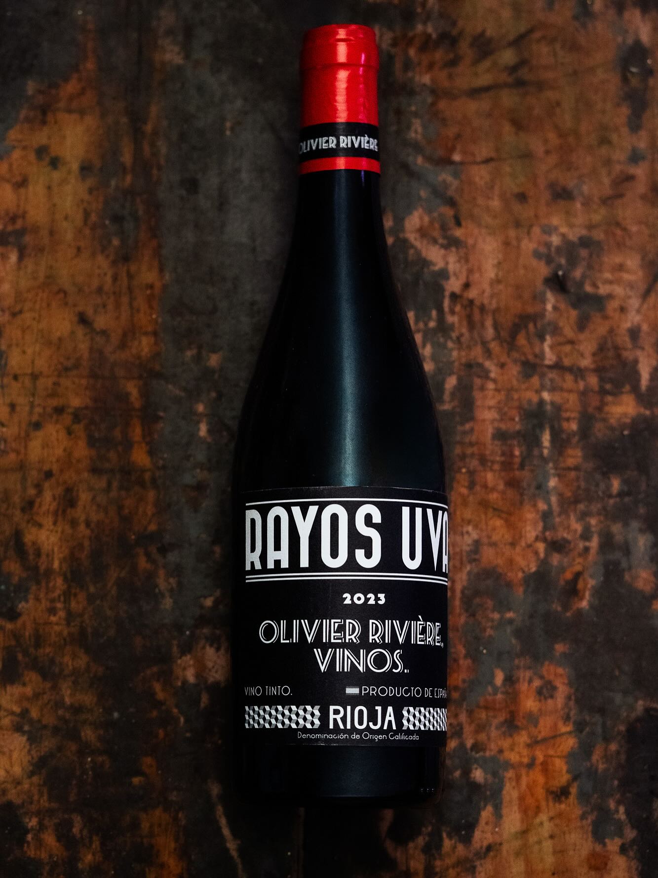 Por el lanzamiento de nuestra nueva página web 🍷🌐, brindamos contigo con una oferta muy especial.
Te ofrecemos un 10% de descuento en tu pedido de 6 botellas de Rayos Uva 2023, el vino más fresco y vibrante de Olivier Rivière, un proyecto que refleja el alma de Rioja con un carácter libre y auténtico.
¡Descúbrelo en vinotecatierra.es y celebra con nosotros!