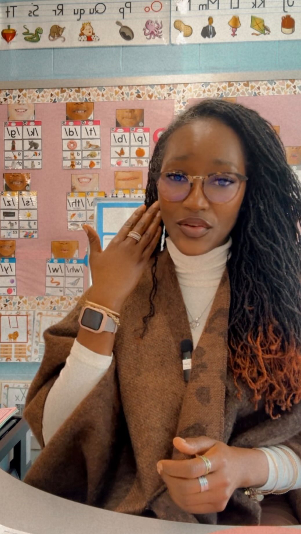 Phonemic awareness means scholars can hear and play with the sounds in words, no letters yet, just ears! 👂🏾 ✨
When a scholar can hear the sounds in /c/ /a/ /t/ and say “cat,” they’re already building the foundation for reading.
Why it matters:
Scholars who can hear, blend, and break apart sounds become stronger readers because reading connects letters and sounds.
Little sounds make big readers. You’ve got this, Learning Partners! 📚
#fyp #Teacher #blackparenting #teachersofinstagram #explorepages #literacy #literacyintervention #twogenerationalapproach