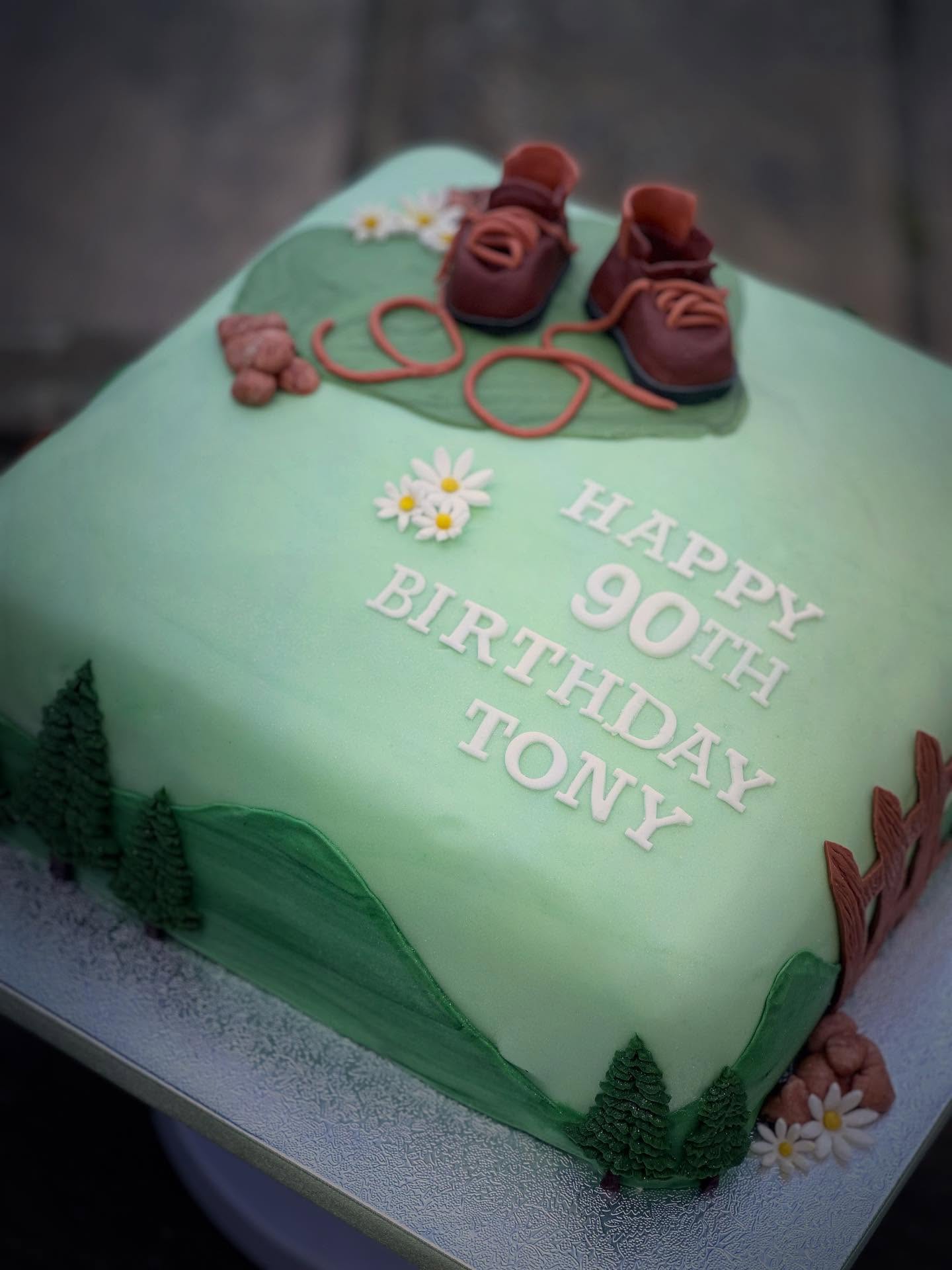 Happy 90th birthday, such a special day #happybirthday #happy90thbirthday #happy90th #celebration #fondant #fondantcake #fondantdecorations