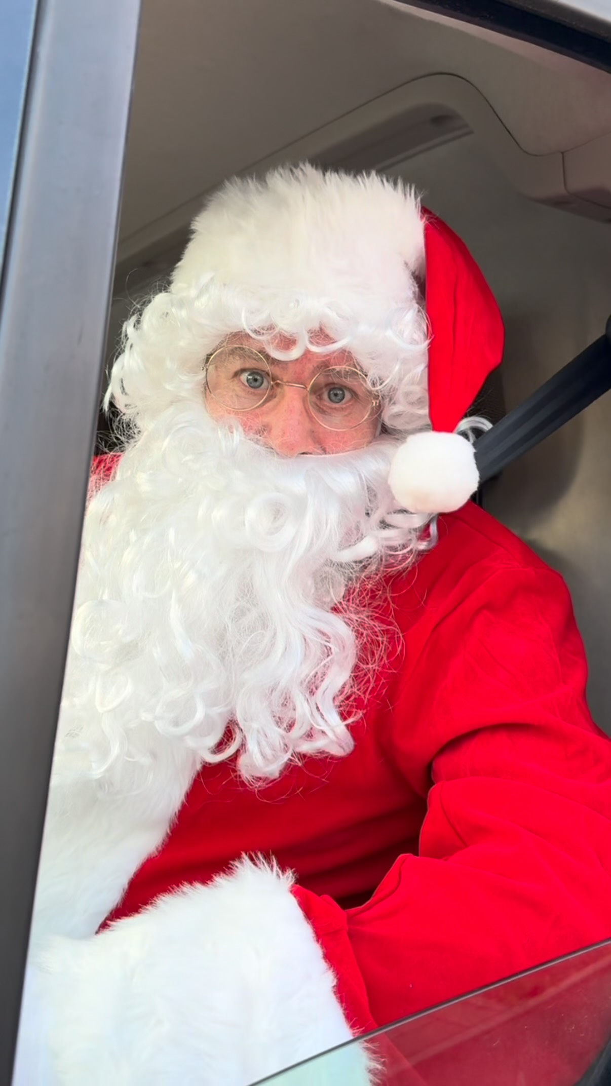 💫Santa hat den Schlitten gepackt, er fährt jetzt Food Truck 🎅🏻🎄
Sichert euch noch die letzten freien Termine für eure Weihnachtsfeier 🥳✨
💌 info@onkel-fritts.de
📱01784686992
#OnkelFritts #WeihnachtsFeier #Catering #FoodTruck