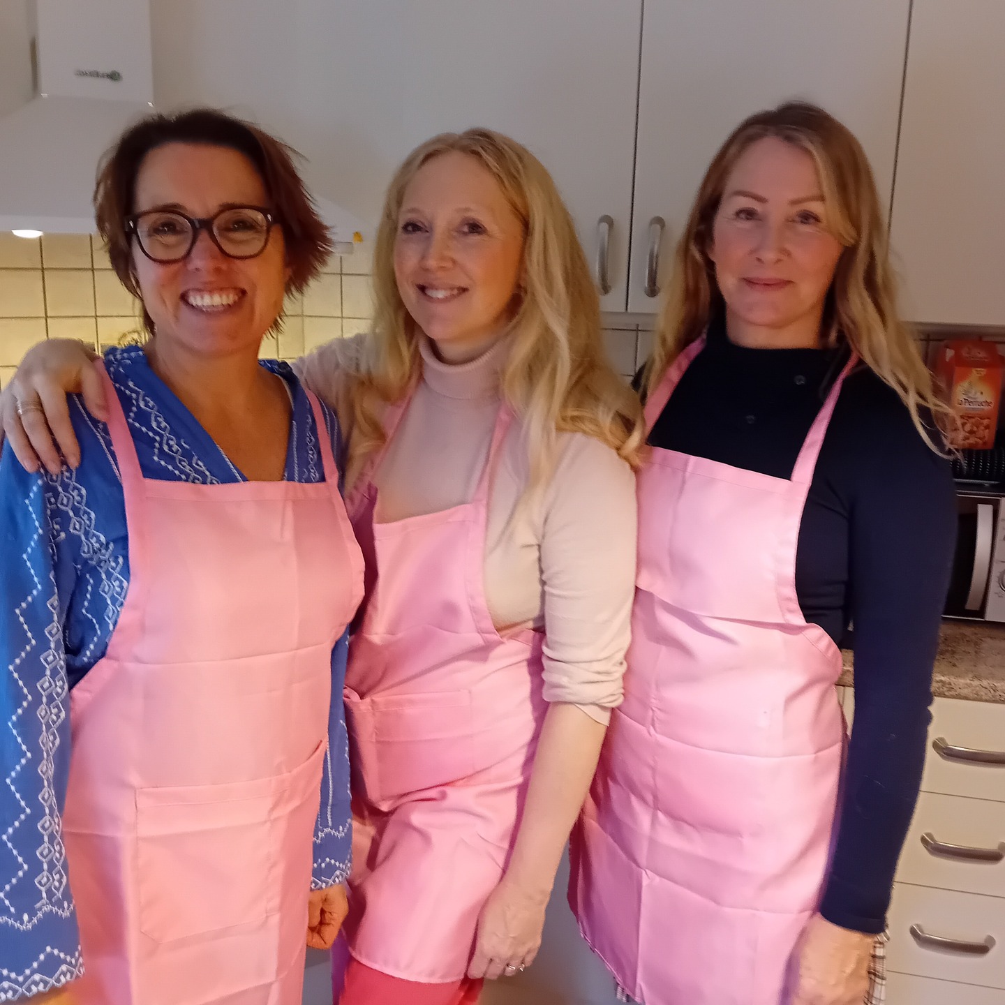 💛 The family we choose.
Friendship has always been so important to me - but even more so as a solo mum. 👩👩👧👦✨
Over the years, I’ve been lucky enough to build strong friendships that go back more than 30 years, to my early 20s. These women have become the family I choose. 👩👩👧👦✨
They’ve inspired me, believed in me, and always supported me - including the huge decision to become a Mum later in life without a partner.
They’ve been there for me and for Freya, every step, including the more challenging times.
Freya loves these friends (and their kids!), and I love watching her blossom in confidence and independence after time spent with them. 🌿
I get a real break, and my cup feels full again. Time together is like food for my soul!
These friendships - this chosen family - are gold. I’m so grateful for them, and I can’t wait for our next gathering. 💕
If you're a solo Mum, what does your friendship community look like?
Have you made some important, supportive friendships since becoming a Mum?
Please get in touch if you'd like to be part of a solo-Mum community that I'm creating. 👩👩👧👦
It may feel lonely, but you are not alone. 💕
#solomotherhood #SMBC #solomumbychoice #chosenfamily #