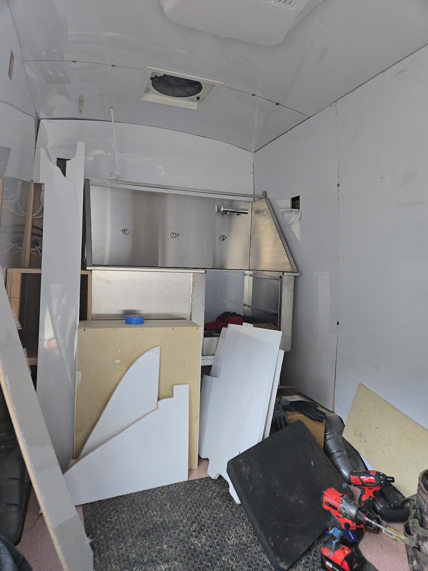 Van update. Floors are in, double insulation, partition walls are up, wiring, water tank and heater, cabinets built, and we have a tub! Every week we get closer ☺️