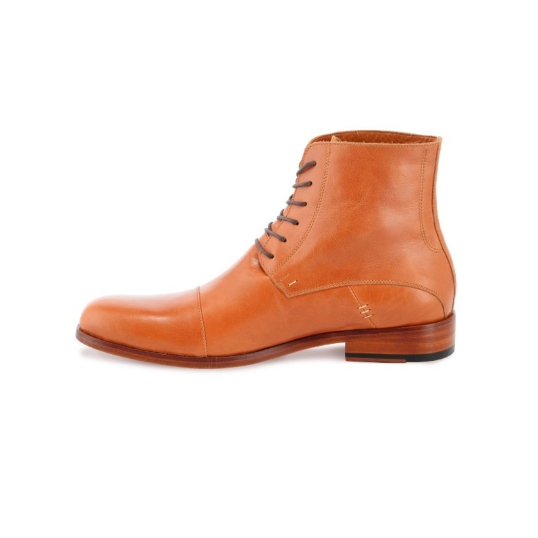 Pura forma.
#minimalismo #fotografíadeproducto #detalle #calzadodecuero #brandingvisual #ecommercechile #fotoshopestudio #producto #estilopuro