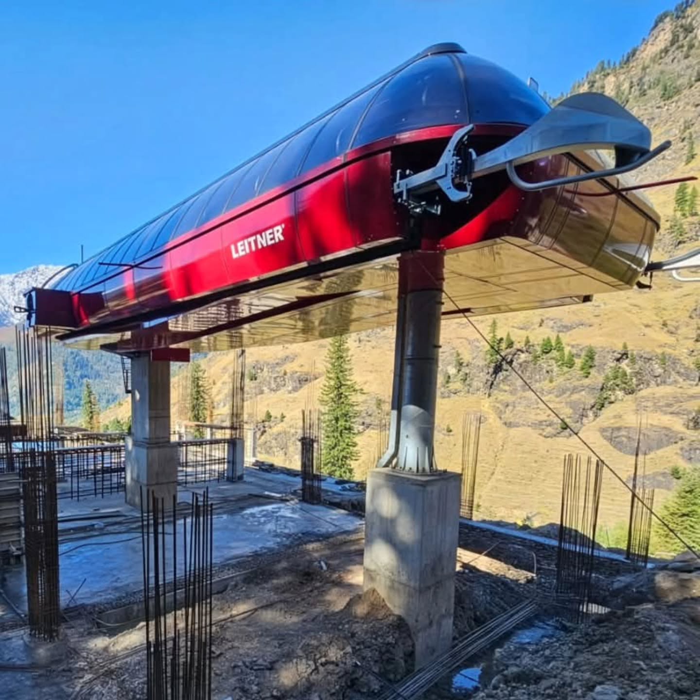 @leitnerofficial is building a new 10-seater gondola lift at Rohtang Pass in the Himalayas.
Glass-floor cabins, BIKE and ski racks, and 8.1 km of breathtaking alpine views.
Coming soon: a new way to explore the mountains – sustainably.
Who's excited for this project?
#leitnerofficial #innovationsince1888 #leitnerropeways #ropeway #himalayanterra #mountainbiking