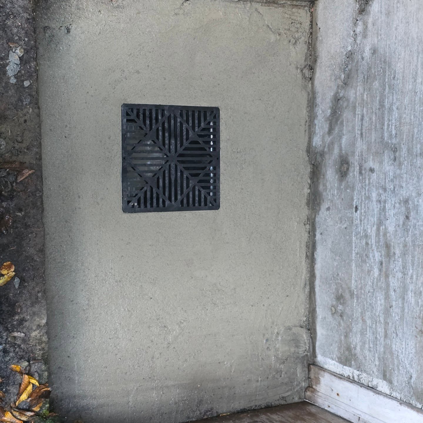 Water catch basin installation 4 ft deep
4ft deep drywell , clean stone , soil fabric separator , large catch basin