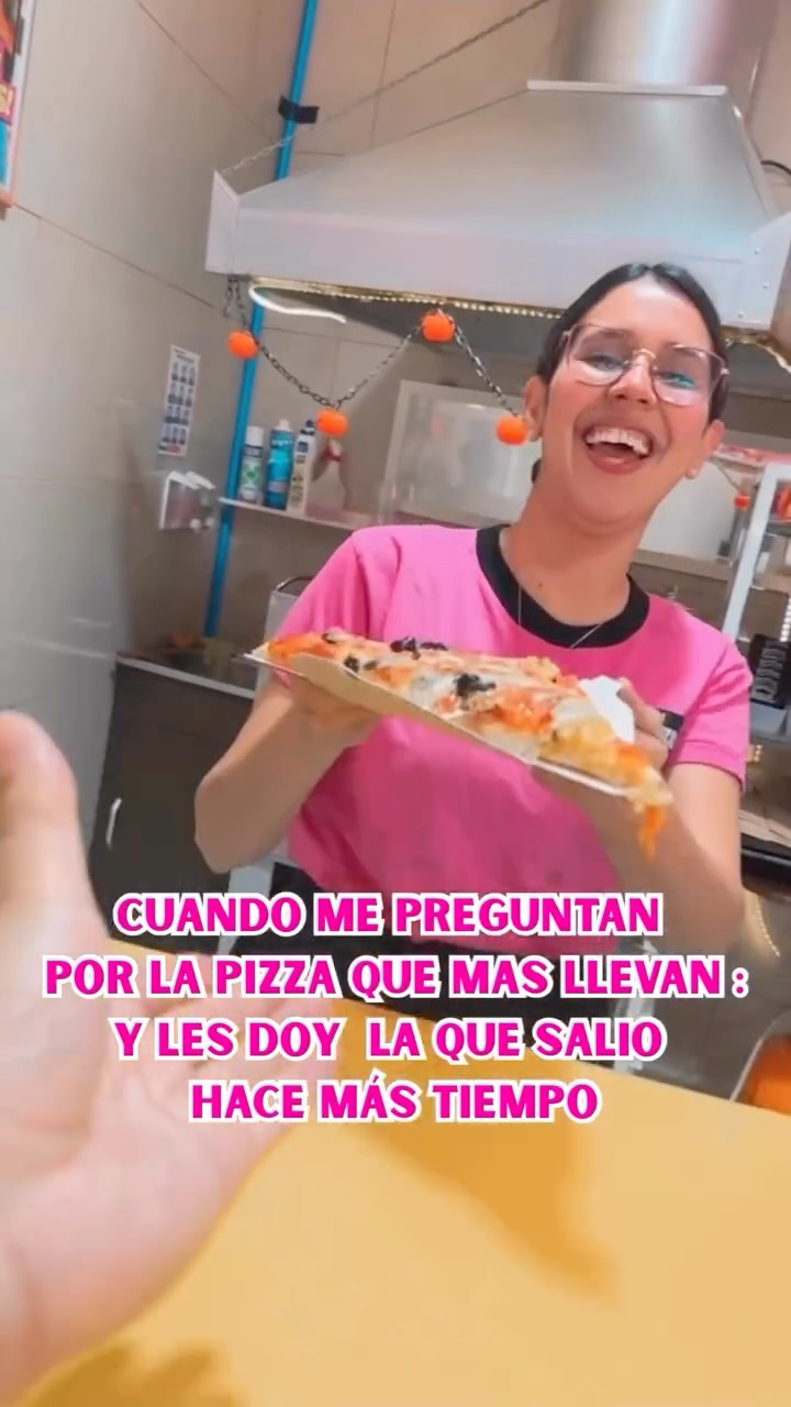 “Aunque no era la más pedida, ¡igual te va a encantar! 😋🍕 #pizzadelicia #foodfun”
#comidarapida #pizzachile #pizzalover #humorfood #localchile #reelschile #humorchileno #santiago #pizzalife #pizzasxl #estacioncentral #negocioschilenos #pizzadelicia #udesantiago #diversioneneltrabajo #reelspizza #comidarica #usach