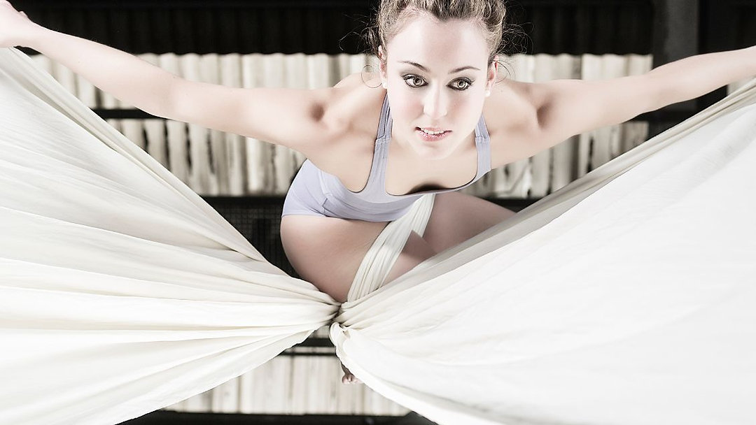 Unlock the neuroscience behind pole & aerial fitness! Discover how it can rewire your brain and boost your mental agility. Get ready to climb higher and feel more alive! 💪💫 Link in Bio