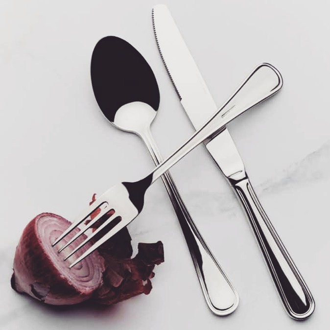 Ingles XL - 18/10 - A straightforward yet refined embossed lined design, ideal for contemporary dining occasions. #brodericks #tableware #hospitality