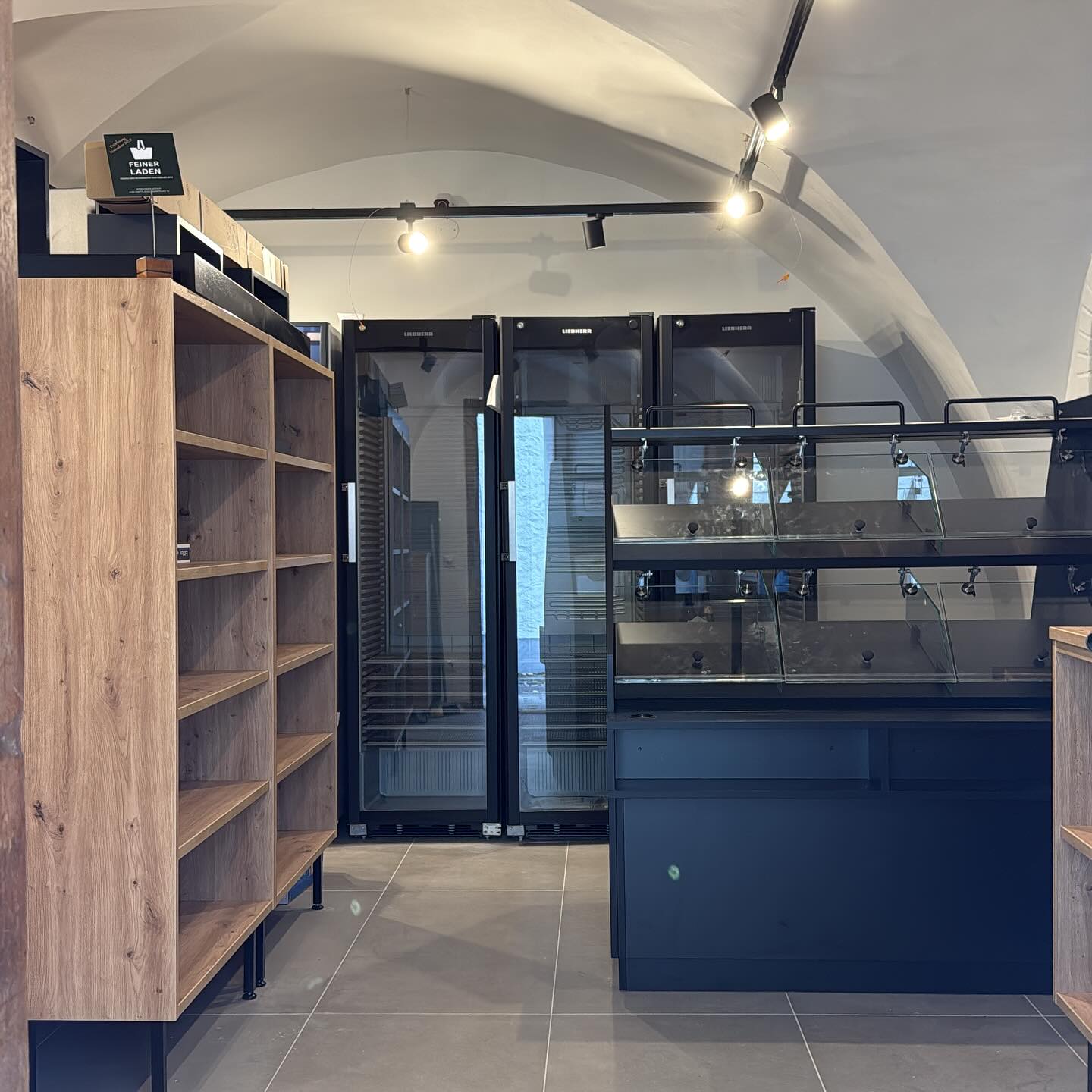 Brotregal ist nun auch da. Bald kommen die ersten Produkte. 😁