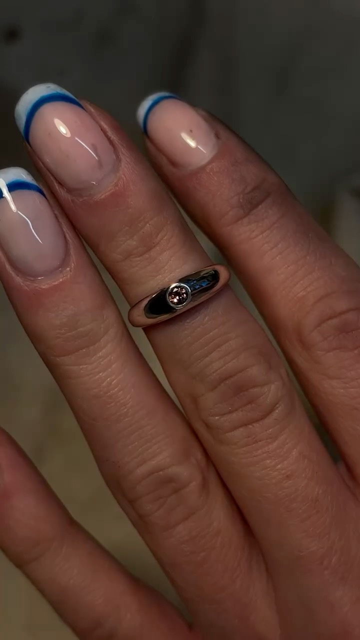 Another ring added to the portfolio, what’s next… can you guess? 😍
#smykker #smallbusiness #november_smykker #handmade #jewellery #earrings #ring