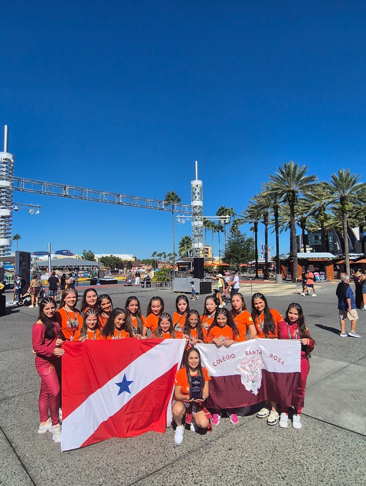 ✨Contempladas através do Circuito Norte em Dança 2024, o @grupocoreograficosanrosa @santarosa.oficial , participou de grandes atividades na Universal Studios, Disney Springs, Disney Imagination, em Orlando/EUA, através da nossa parceira @qualiteturismo .
✨A dança, mais uma vez, atravessa as fronteiras internacionais para fortalecer a cultura da Amazônia.
✨Parabenizamos a todos os artistas que fizeram o lindo show nas terras do Mickey!