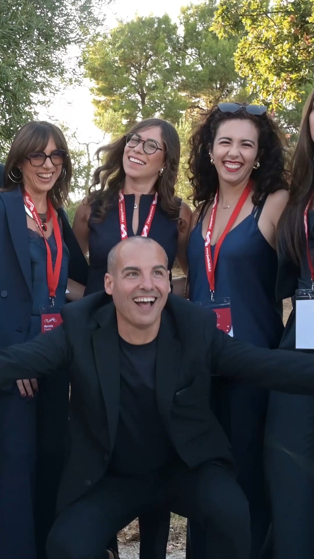 Just British, scuola di lingue e community educativa di Bitonto, comunica tutta l'energia del suo Staff con un un video emozionale capace di raccontare la passione e lo spirito di squadra durante la serata inaugurale dell’anno 2025/2026.
La Fourmidable Night è stata un manifesto d’identità, l’inizio di un nuovo anno pieno di entusiasmo, cambiamento e visione condivisa.
Just British rappresenta un luogo in cui le persone crescono, collaborano, si ispirano a vicenda e credono nel potere dell’educazione.
Dai teachers all’amministrazione, ogni protagonista ha contribuito a costruire un racconto autentico e profondamente umano.
Creative Intelligence ha curato il concept, la regia e lo storytelling realizzando un video che parla di appartenenza, di visione e di futuro.
#justbritish #scuoladilingue #english #party #events #creativemedia @_just_british_