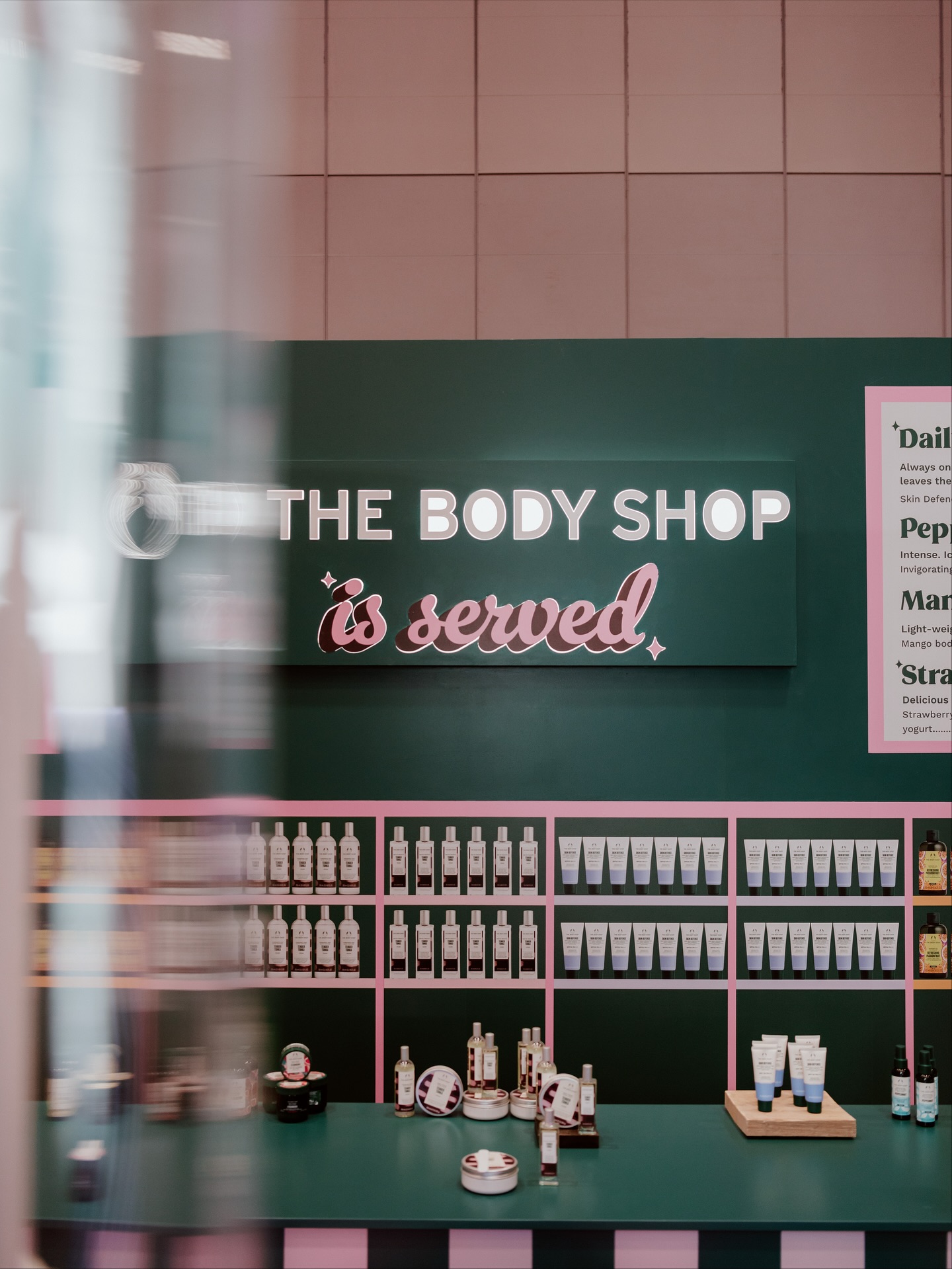 ✨ Welcome to The Body Shop Diner ✨
For this year’s @clicks_sa Beauty Playground, we swapped last year’s @thebodyshopsouthafrica greenhouse vibes for full retro glam - pastel stripes, gorgeous pink bar stools matching the pink photo moment, and a beauty menu served fresh from the counter 💙
A little nostalgic, a lot delicious, and crafted by us to be totally unmissable.
The Body Shop is served ✨
#thebodyshopsa #thebodyshop #tbsdinerbar #clicksbeautyplayground #happinestcustom #happinest #madeyoulook #custombuild #customdisplay #customstand #expoexcellence #expostand #awardwinning #expovibe #brandactivation #expoexcellence #visualmerchandising #capetowncustom #photomoment #brandelements #display #custombackground #customdisplay #memorablemarketing #impactfuldesign