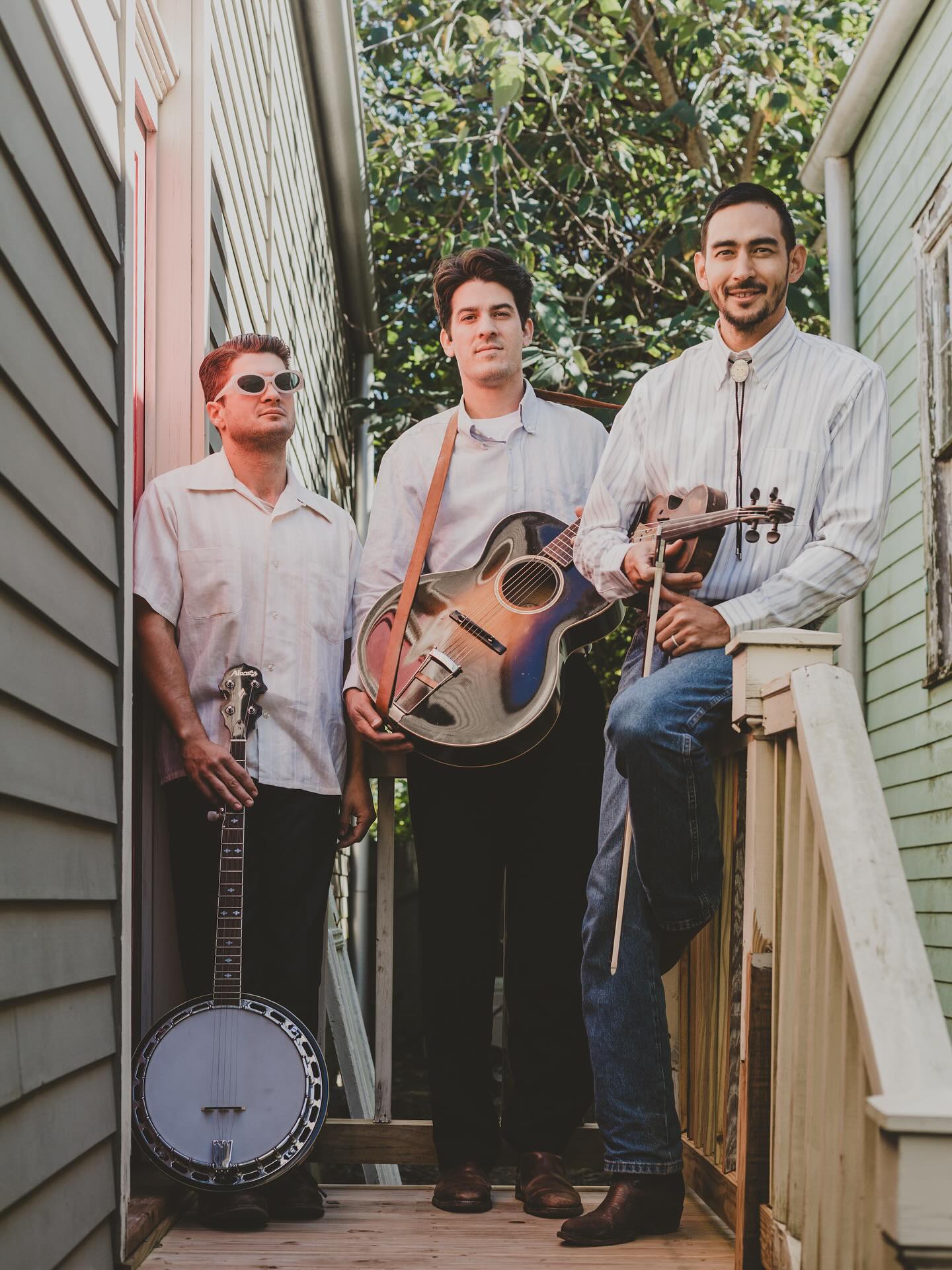 *Tuesday* night we’re @sunnysbarofficial for 8pm.
Come on down and let’s have a good time!
@george_and_his_new_heartaches
@bkamericanafest
@officialcoleplay
@elenapolicky_photography 📸