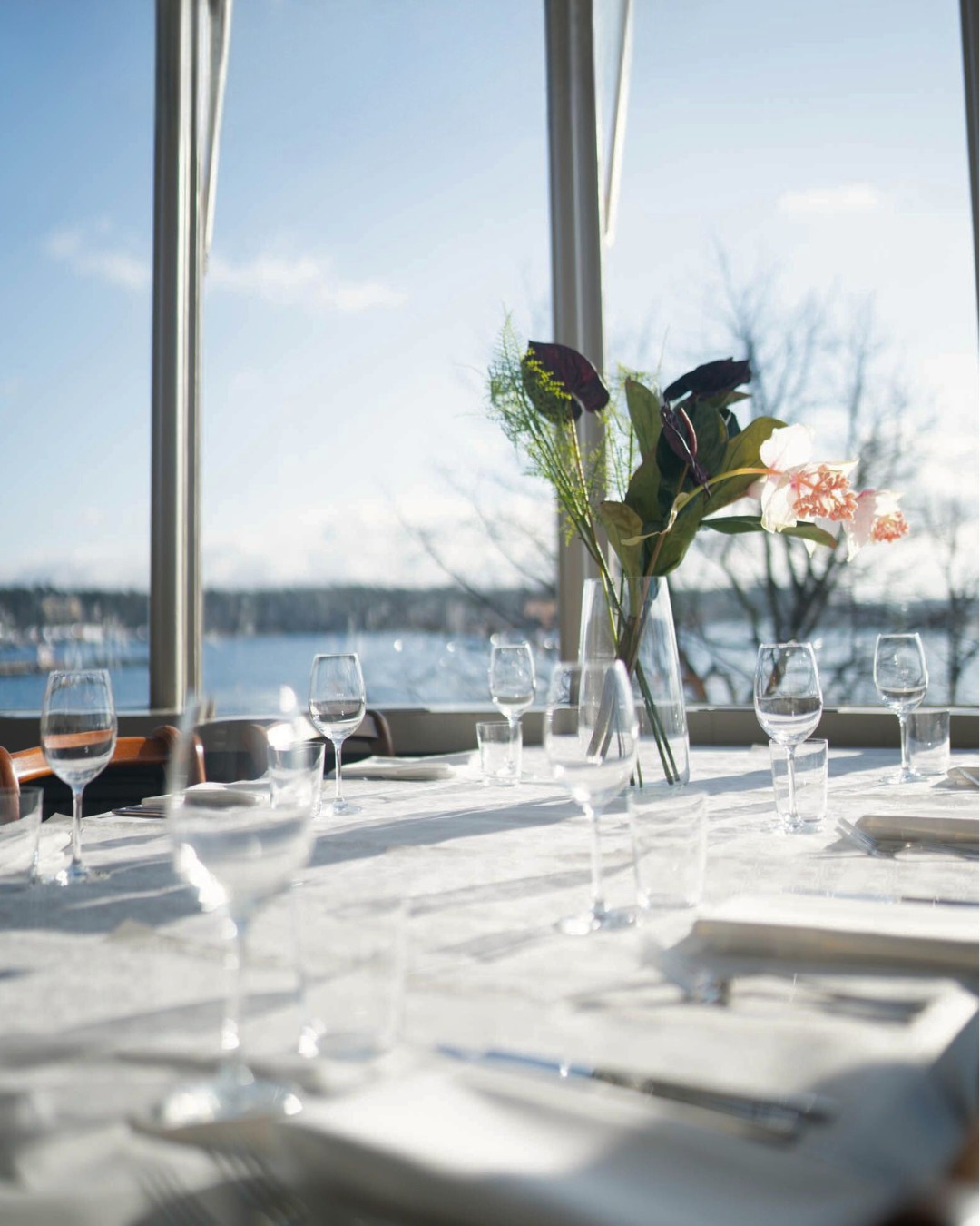 Mårtensafton på måndag, men vi gillar att fira tidigt 😉 🦆
Från och med idag serveras soppa, rosastekt gås och skånsk äppelkaka med vaniljglass & mandel.
En meny värd ett besök (eller två). 🍂
Boka redan nu på waxholmshotell.se/evenemang