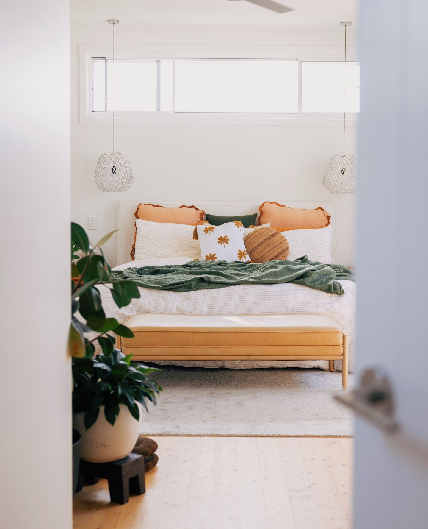 Planning a renovation and not sure what to do with windows in bedrooms?
Balance natural light with privacy and wall space by using *clerestory windows* (also known as highlight windows). These sit above eye level, running horizontally under the ceiling.
They're the perfect solution for bedrooms because they allow flexibility for furniture arrangement, with plenty of uninterrupted wall space for beds, desks and furniture.
🔨 Byron Bay Builder & Carpenter - home renovation specialists