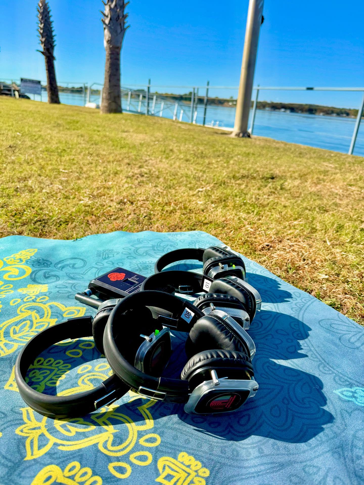 music 🎧 nature ☀️ movement 🧘🏻♀️
mat pilates by the lake
#dfwpilates #eaglemountainlake #pilates #lakelife