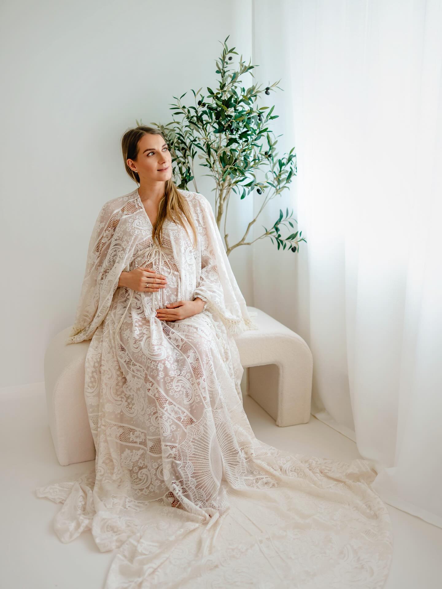 Maternity moments with big kids are always extra special …
It’s such a beautiful reminder that motherhood isn’t just about expecting a baby — it’s about a whole family growing together 🤍.
.
.
.
Newborn, Family & Maternity Photographer in Zürich area | Ksenia Photography
.
.
Neugeborenen-, Familien- & Schwangerschaftsfotografin im Raum Zürich | Ksenia Photography
.
.
.
.
. #maternityphotography #motherhood #zurich_switzerland❤️ #newlife #pregnant #pregnancy #schwanger #schwangerschaft #mutter #baby #babybellyshooting #babybauch #momlife #outdoor #momtogs_mamas #momtobe #swissmom #boho #magnolia #babymom #schwangerschaftsshooting #baby2025 #secondtrimester #cute_pregnancy #maternityfashion #maternityshoot #babybauchfotos