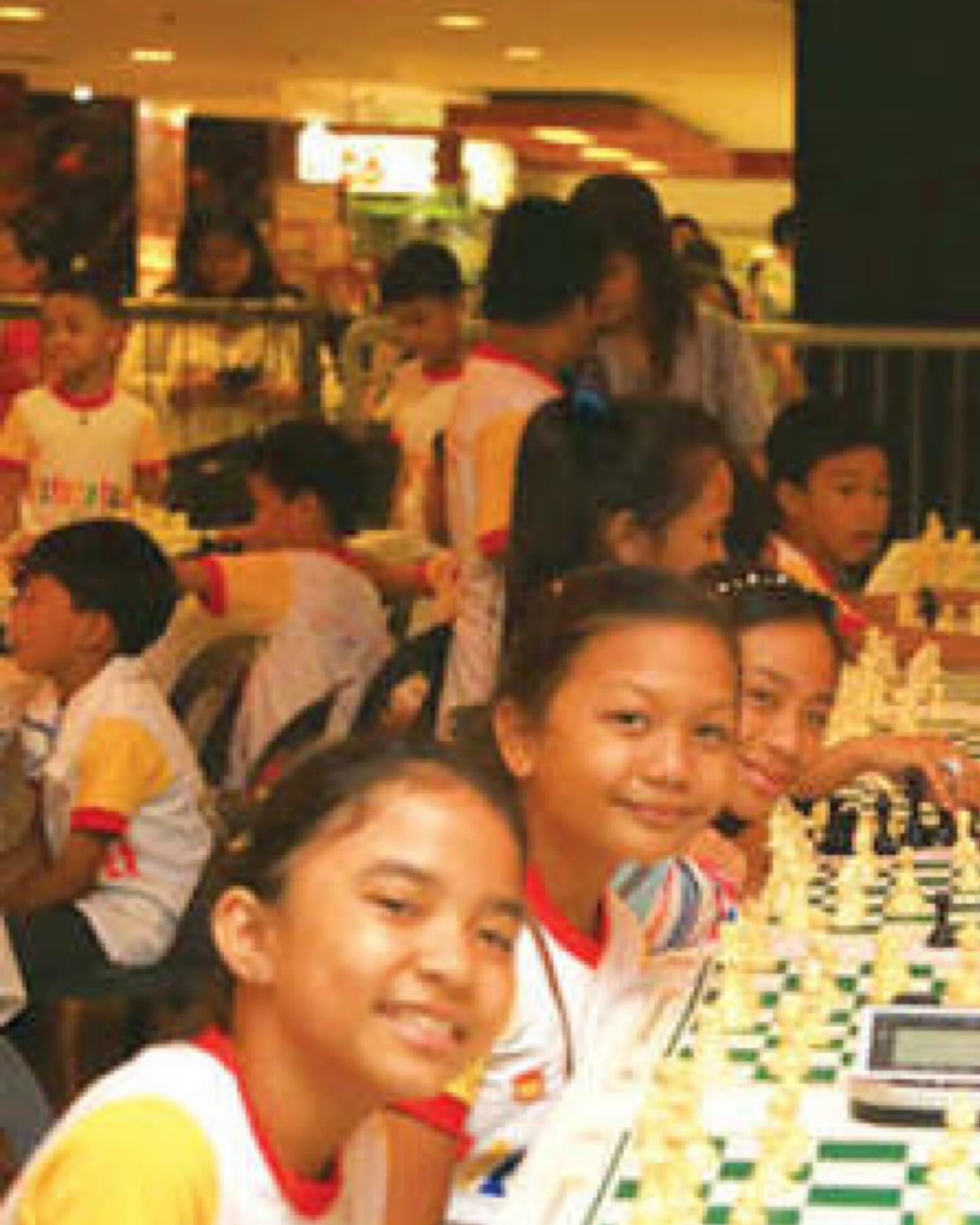 Cebu almost has an entire chess board on their flag, so you know they get OTB 🔥♟️ (it’s 48 squares btw) #cebuchess #cebuchesssociety #cebuchesshub #irlotb #otb #streetchess #overtheboard #savvychess #chessclub #chess #irlchess #chesscommunity #chesslife #chesslove