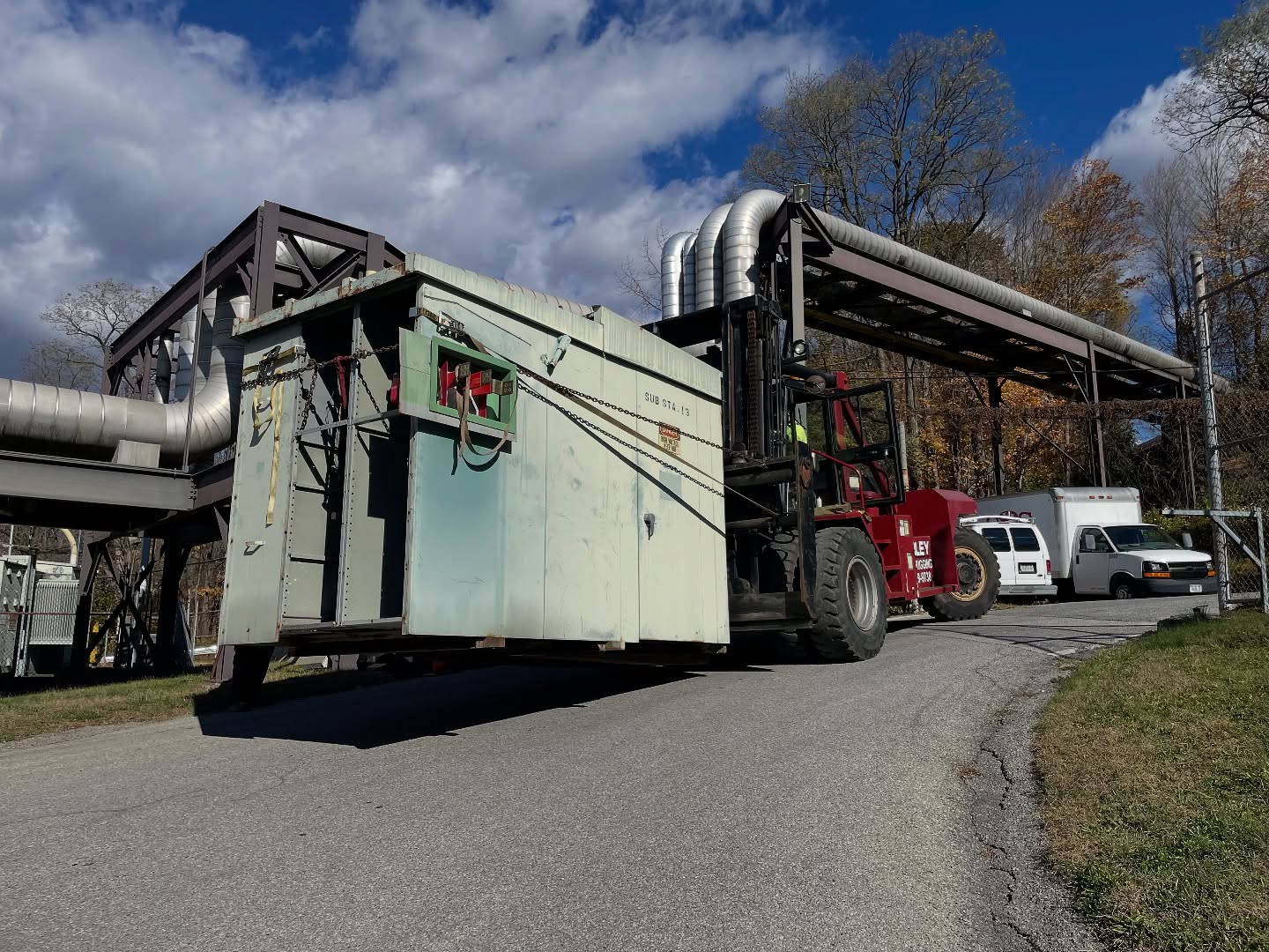 ⚡🏗️ Heavy Lifts in Poughkeepsie, NY! 🏗️⚡
Smedley Crane was on-site in Poughkeepsie, New York, swapping out 21,000-pound transformers as part of a major upgrade project. Precision, coordination, and serious lifting power made this one go smoothly from start to finish.
When it comes to critical infrastructure lifts, Smedley has the equipment and experience to get it done safely and efficiently.
📞 203-315-6066
🌐 smedleycrane.com
#SmedleyCrane #PoughkeepsieNY #TransformerLift #HeavyLifting #CraneAndRigging #InfrastructureWork #PrecisionLift #Since1860 #JobDoneRight