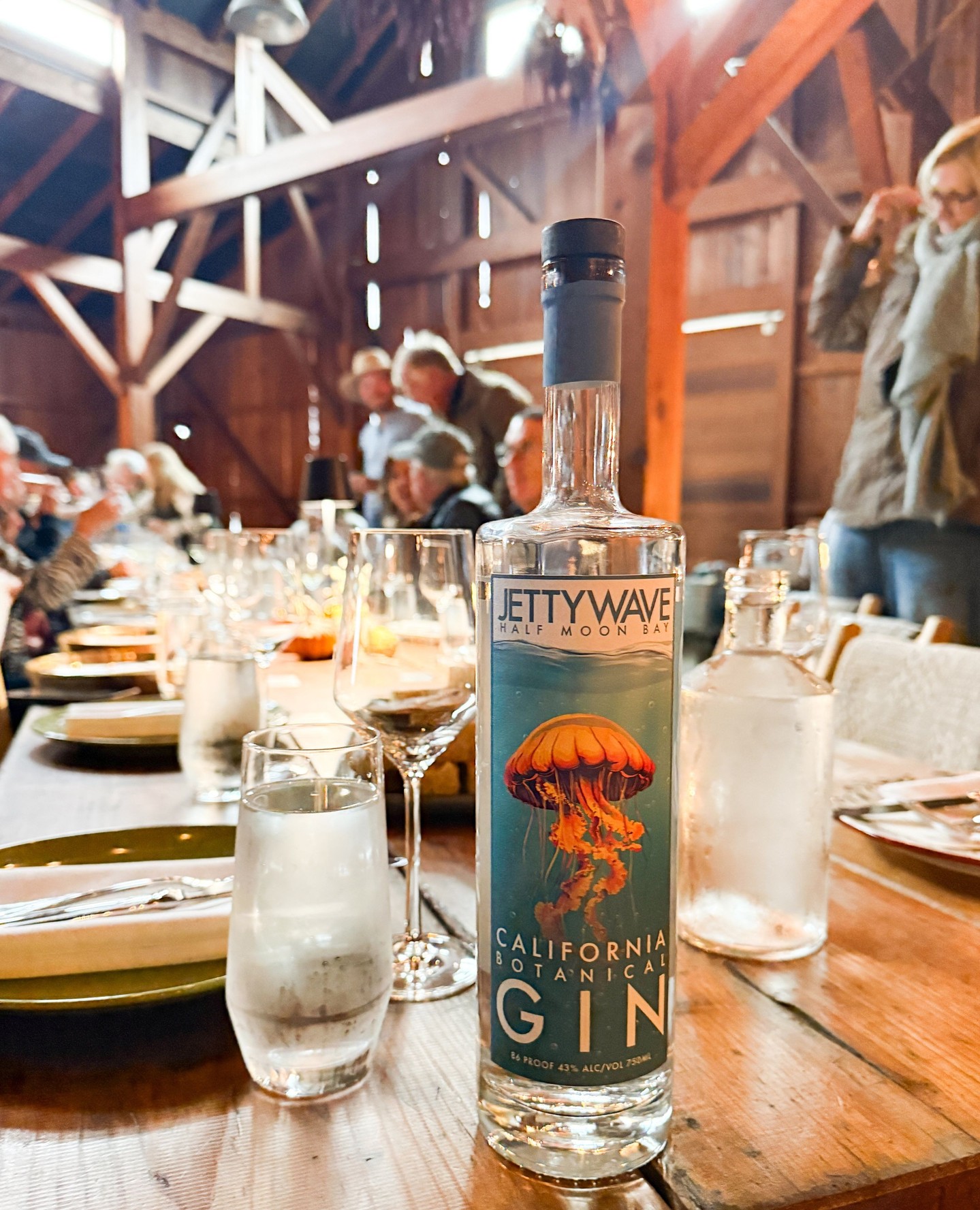 This week we had the pleasure of pouring our California Botanical Gin at an Outstanding in the Field dinner at Blue House Farm. From the reception, to the farm tour, to the delicious family style dinner, it was an evening to remember with a great group of people! 🌿🍸