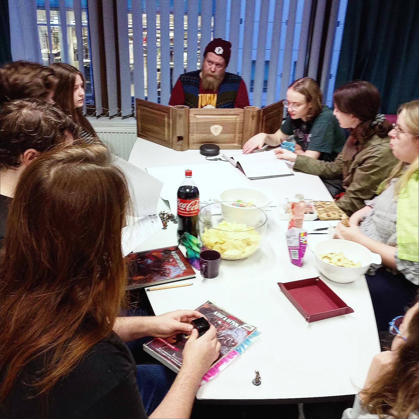 Last saturday I ran a session of Dungeons & Dragons at local youth center @nuorisokeskuswhisper ! We had 10 youngsters at the table and it was awesome chaotic fun! The #dungeonsanddragons5e #dnd5e #dungeonsanddragons #dnd #dungeonmaster #dungeonmasterlie #dm #dmlife #swordcoast #faerun #faerûn #phandalin #ttrpg#tabletoproleplayinggames