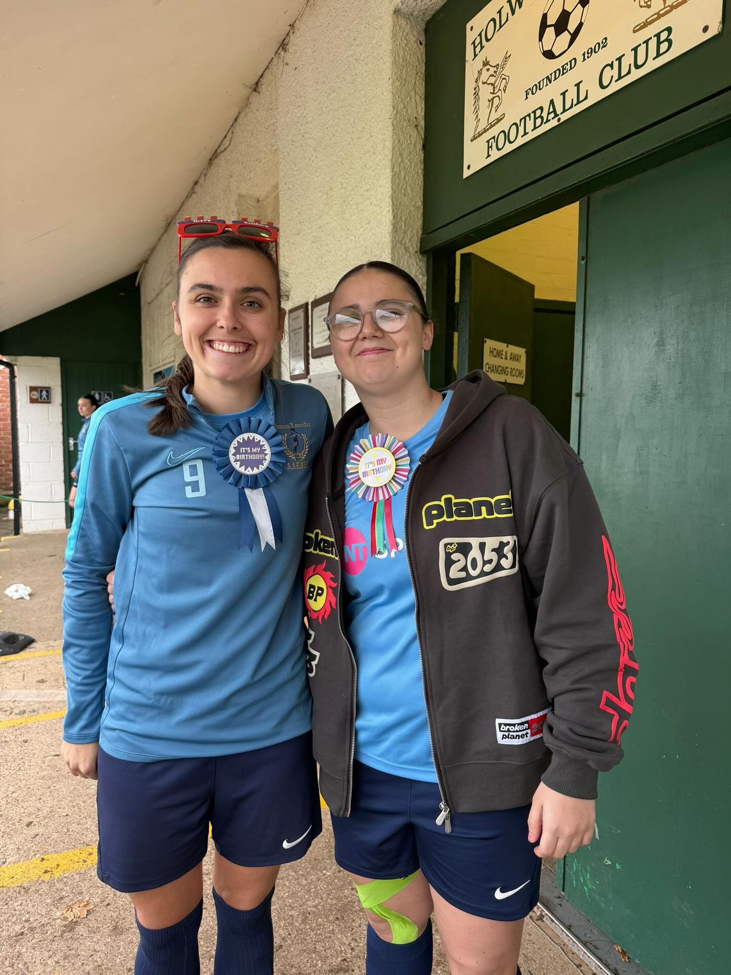 3 points, 2 birthdays, 1 great game ⚽️🎂🙌🏼
Clearly birthday wishes do come true!
A fantastic day to earn 3 points in the league, with a great team performance and some brilliant goals ⚽️⚽️⚽️⚽