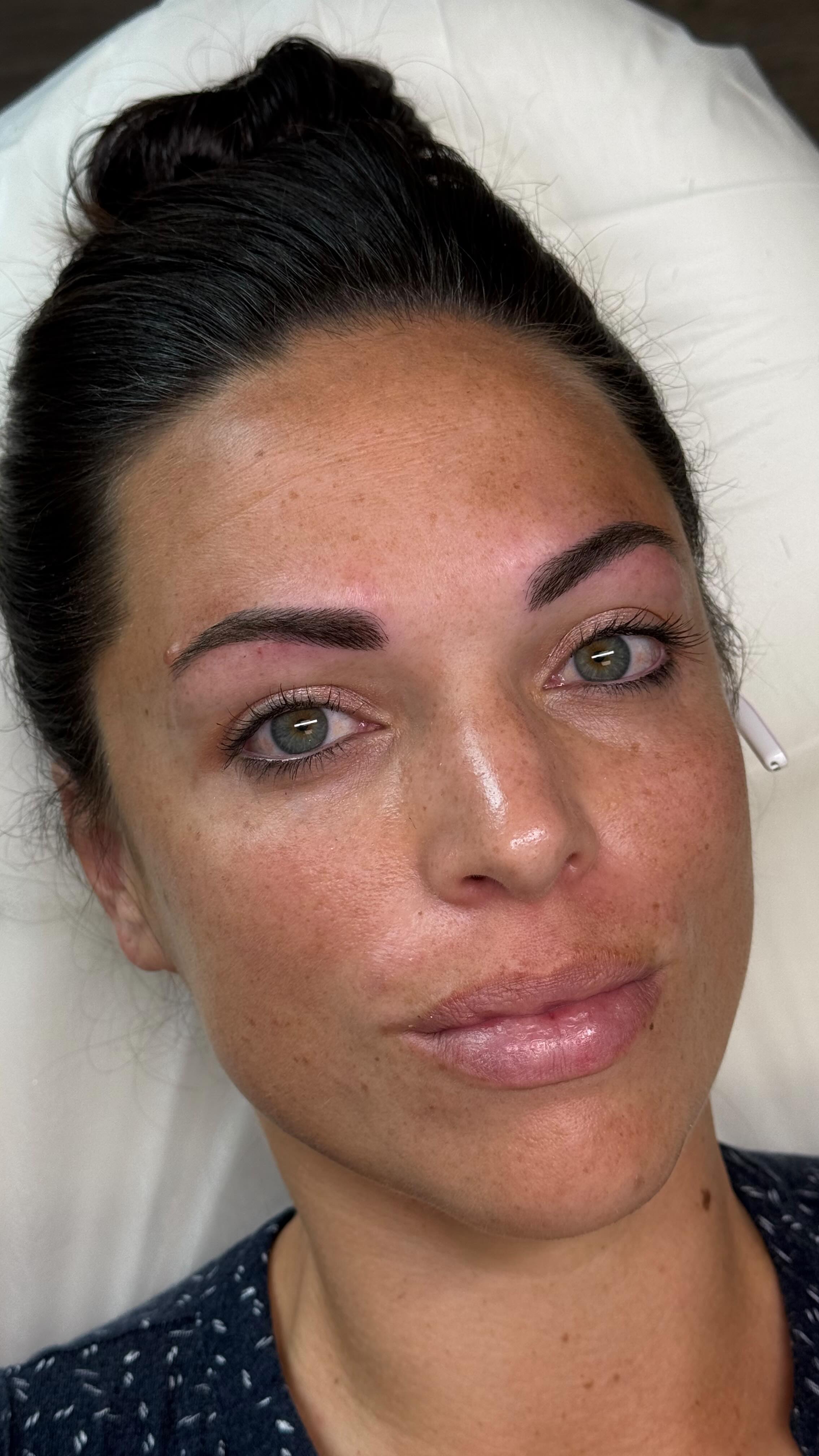 ✨ From natural to perfectly balanced ✨
Every brow tells a story — this one just found its perfect shape.
Soft, realistic, and designed exclusively for her 💛
The Prado Signature Brows — where art meets precision.