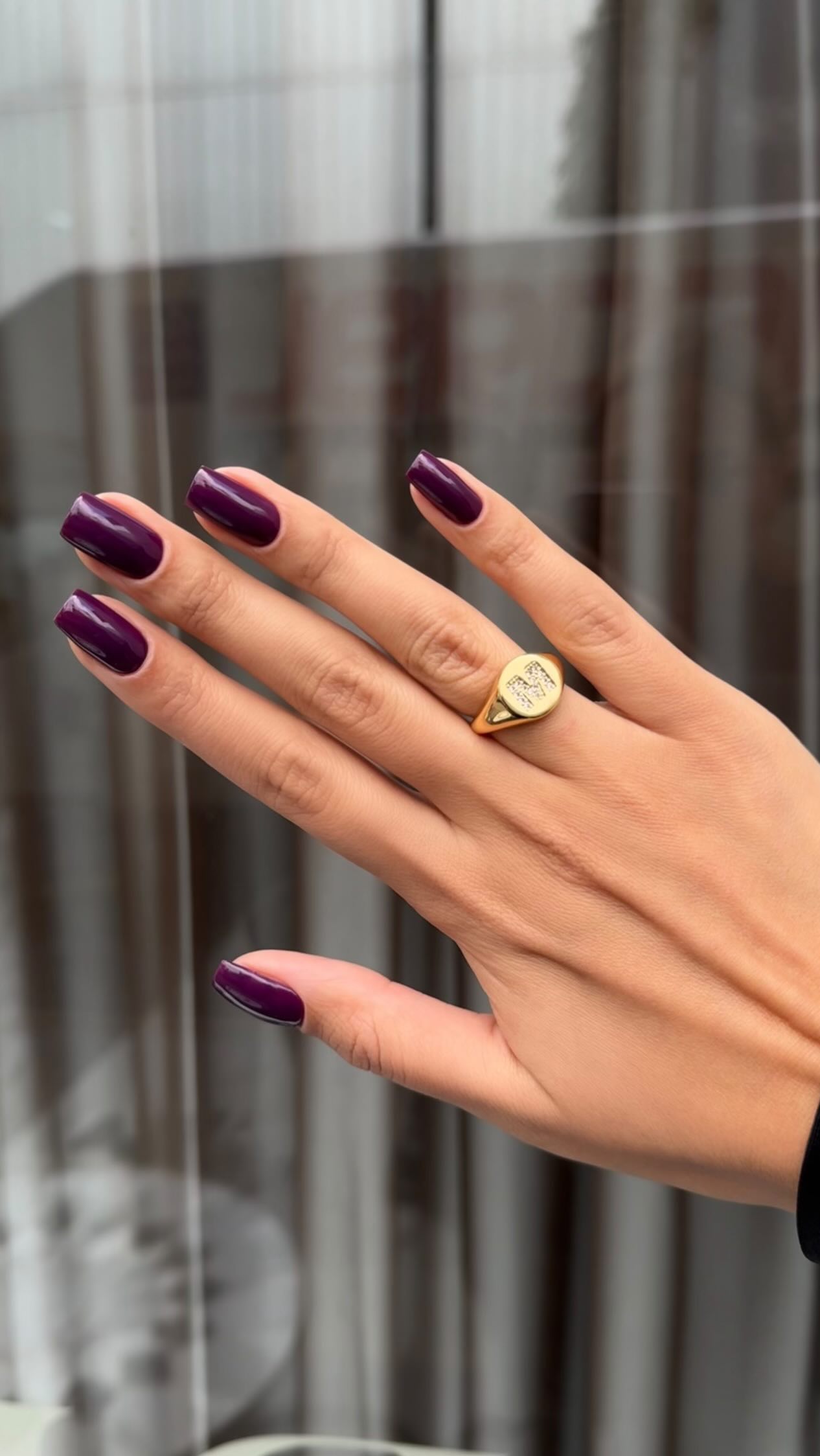 We’re in our burgundy era.
Deep plum, wine, blackberry tones — the kind that look rich under soft autumn light.
We’ve curated a full collection of these shades for your next fall manicure at Blanche 🍇
📍61 Cleveland Street, W1T 4JR