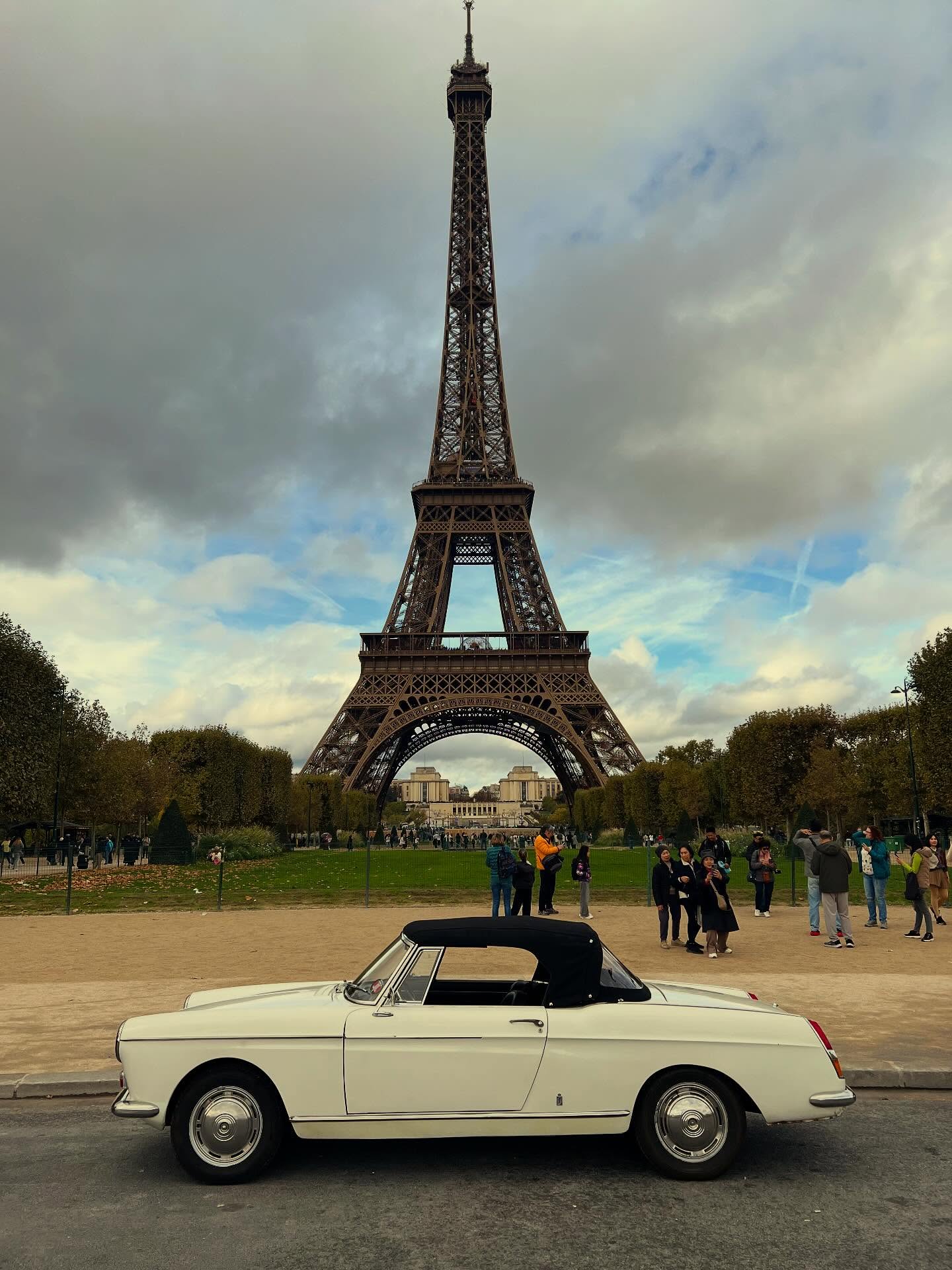 Douce France ! 🇫🇷😍
Notre premier rallye 100% voitures françaises est désormais disponible dans la capitale 🚀
#FrenchTouch #ParisIsMagic
#Incentive #TeamBuilding #Partage #Passion #Evenement #Inoubliable #Experience #ConduisezLesVoitures
#JoinTheClub #DriveTheCars
#ClassicCars #DrivteVintage #Lifestyle #EnjoyYourRide #RoadTrip #RejoignezLeClub #ConduisezLesVoitures