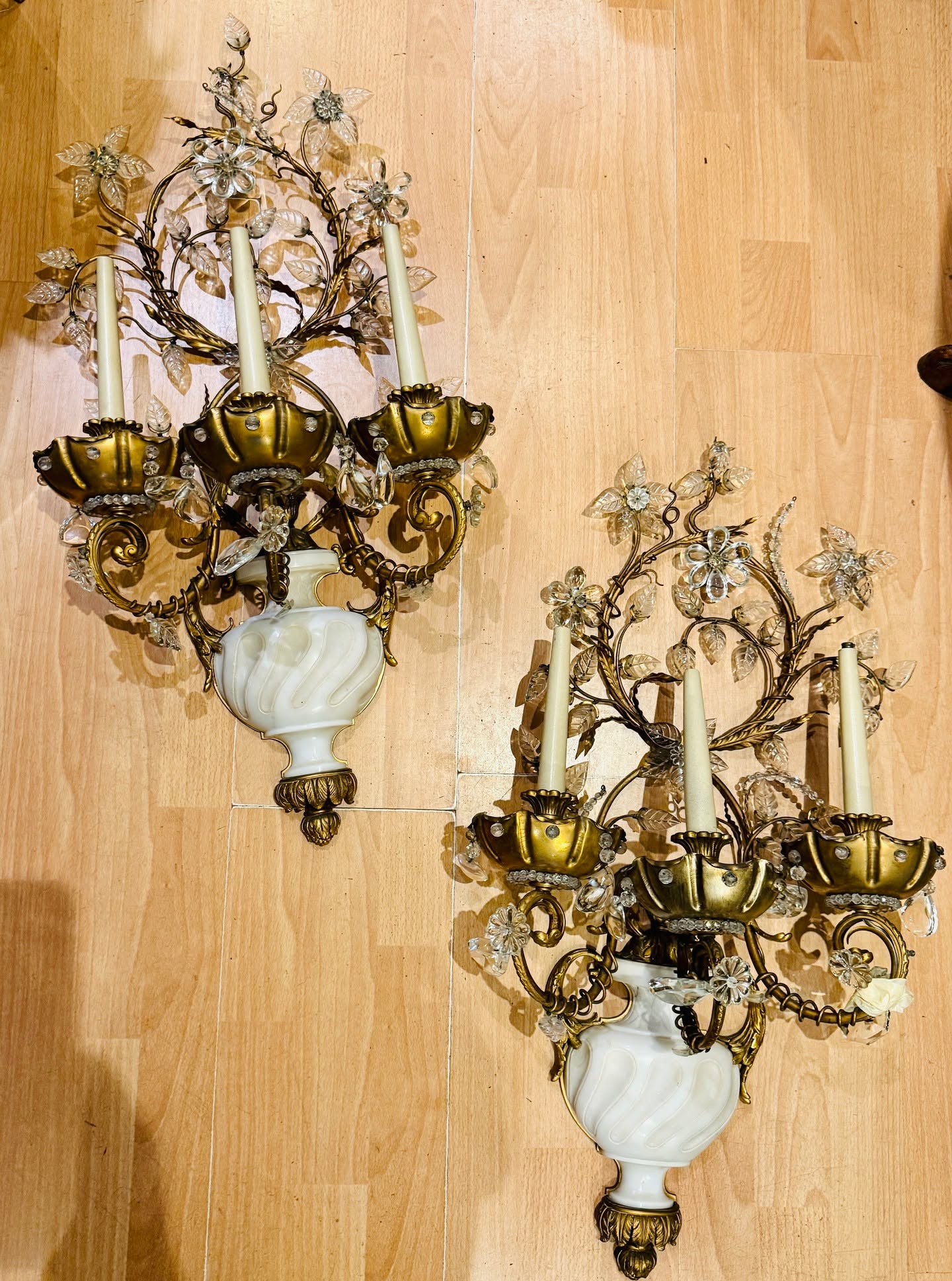 Magnificent Pair of 3 Arm Gilded Wall Sconces, formed with cut crystal flowers & leaves, set within a unique white marble vase,
By Maison Bagues, French, C.1950 Height 70 Cms x 37 Cms Width
*
*
*
*
#maisonbagues
#judyfoxantiques
#antiques
#londonantiquedealer
#antiquedealersofinstagram
#antiquesforsale
#antiqueshopping
#interiors
#interiordesign
#interiorstyling
#nottinghill
#portobelloroadantiques
#portobelloroadmarket
#frenchantiquesforsale
#antiquelightingforsale
#victorianantiques
#edwardianantiques
#antiquelighting