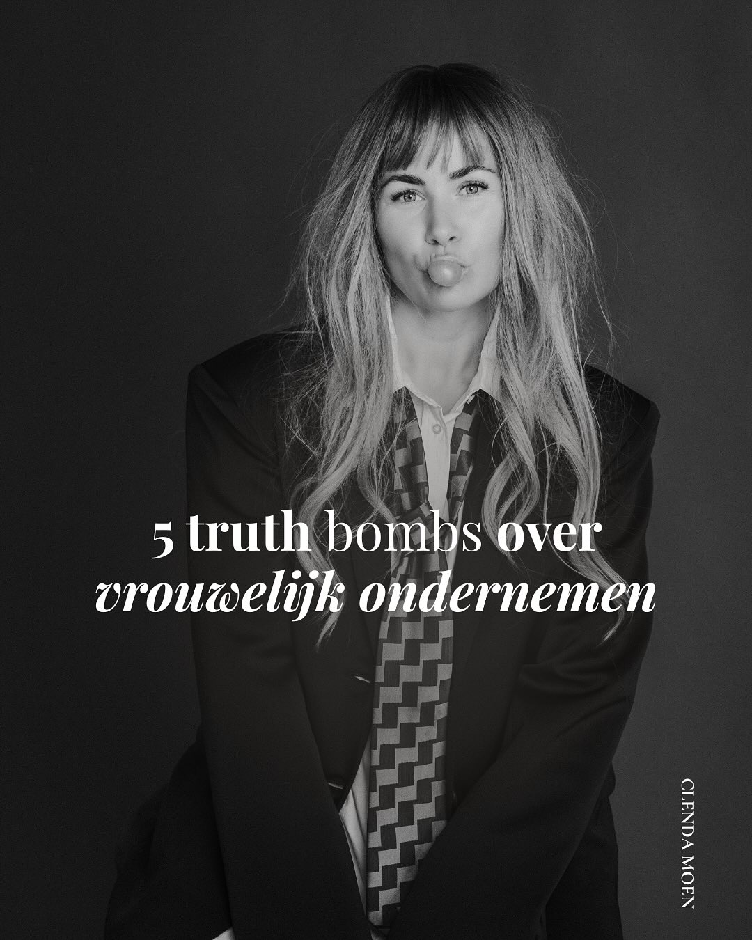 Iedereen praat over het verhogen van je omzet, je winst.
Maar niemand praat over wat dat je kost.
Hoe de vrijheid waar je op hoopte met ondernemen, een nieuw vorm van gevangen zitten kan worden als je maar blijft doorhollen.
Deze post is voor de vrouw die voelt:
ik wíl groeien - maar niet meer ten koste van mezelf.
Something is coming for you🔥