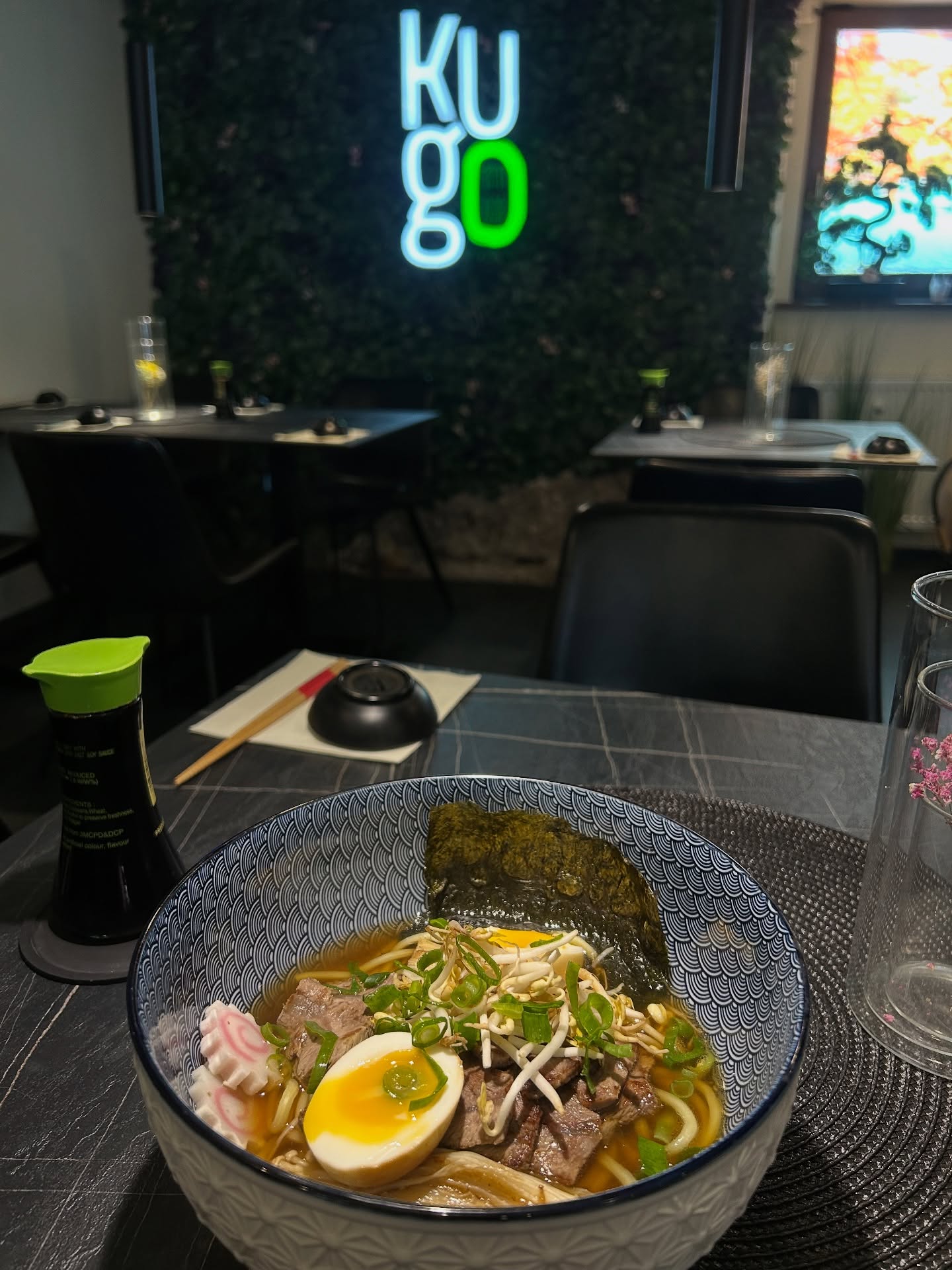 Ab jetzt neu im KUGO Sushi & Grill Nagold – unsere hausgemachten Ramen Bowls 🍜
Ob klassisch mit zartem Rindfleisch oder vegetarisch mit frischem Gemüse – jede Schüssel ist pure Wohlfühlküche.
Perfekt für kalte Tage, perfekt zum Genießen.
Komm vorbei und probier dein neues Lieblingsgericht!
#ramen #ramenlover #kugo #kugosushiandgrill #nagold #sushinagold #asiankitchen #sushibar #ramenbowl #foodlovers #comfortfood #instafood #sushitime #eatlocal #sushirestaurant #nagoldfoodies #ramennight #japanesecuisine #freshandtasty