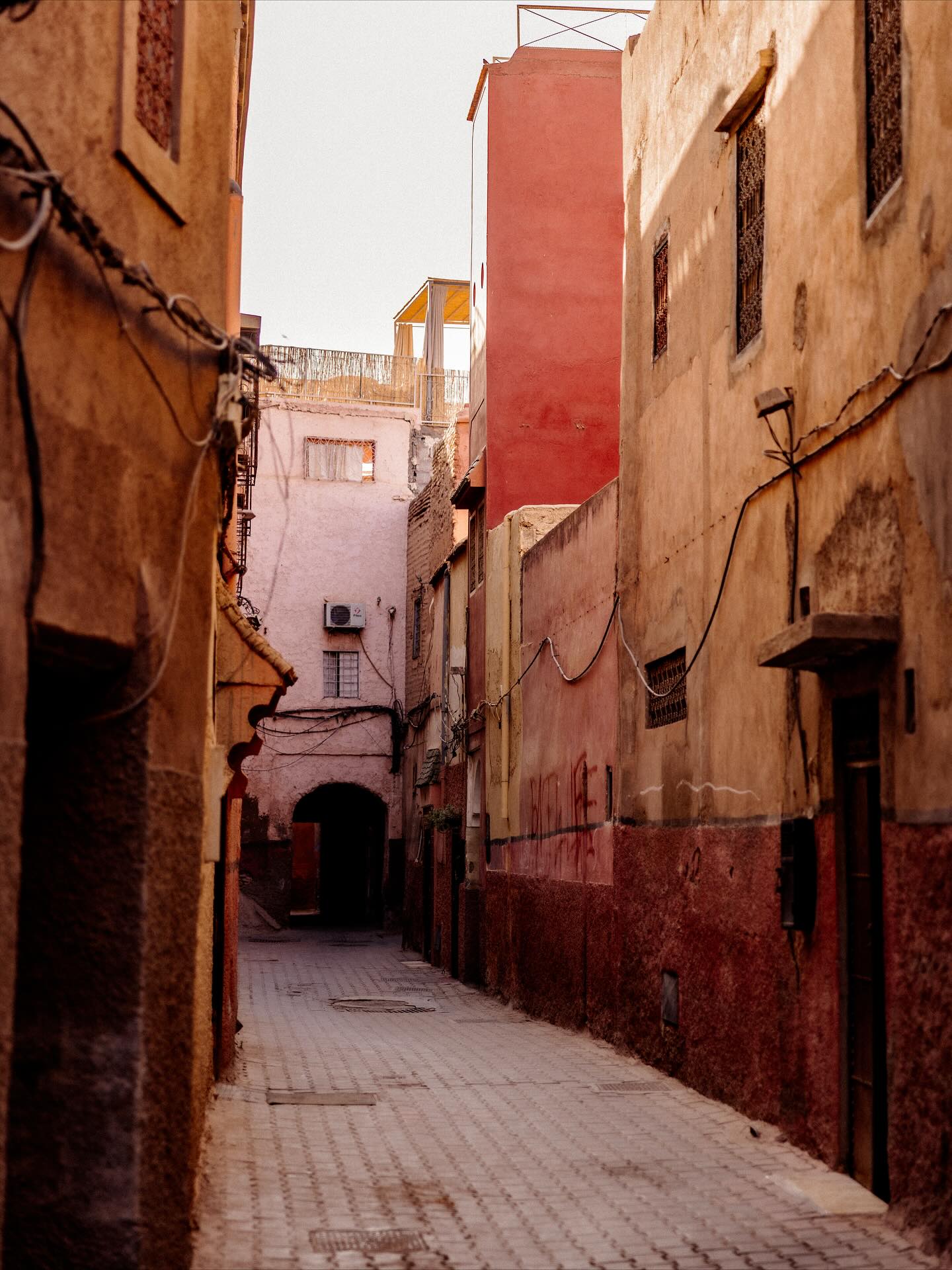 #morrocco 🇲🇦
Après un mois de post-traitement, je peux enfin vous partager quelques clichés de mon voyage au Maroc. 🏜️
Zoom sur #marrakech et son souk emblématique. 🇲🇦
📸 Elodie.B - Photographie 🪩
Photographe basée en Seine-et-Marne & IDF.
Mariage, Maternité, Naissance & Famille.
🌐 www.elodiebphotographie.com
@elodie.bphotographie
elodie.b-photographie@outlook.com
#photographe77 #photographeseineetmarne #photographeiledefrance #photographemariage #photographemariage77 #photographematernite #photographematernite77 #photographegrossesse #photographegrossesse77 #photographeparis #shootinggrossesse #shootingbebe #shootingnaissance #shootingnaissance77 #shootingmaternite77 #morrocco #maroc #marrakech