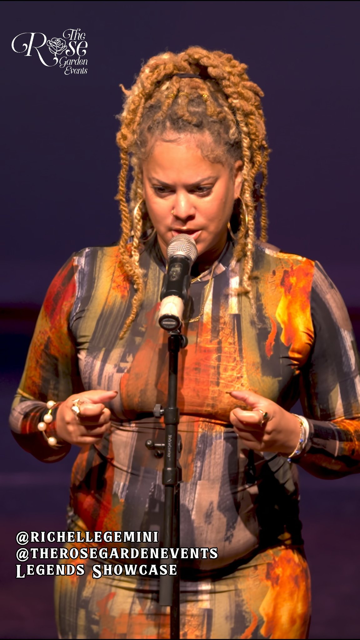 🎤 A mother first, but never alone💫 @richellegemini lit the Legends stage with a powerful poem honoring single mothers, the strength it takes to raise young kings, and the tribe that makes it possible. 🌹
Her words remind us: support is sacred, and love is the loudest legacy.
🎬 Watch full length performances now on our YouTube channel ➤ #LinkInBio
#RoseGardenEvents #KeepGrowing #SpokenWord #Poetry #LEGENDS2025