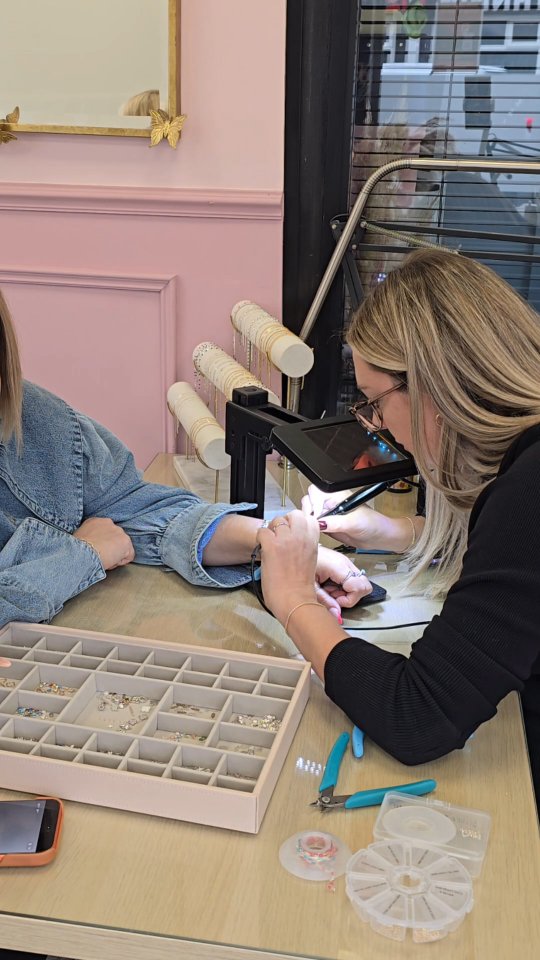 The hardest part about permanent jewellery? Choosing what to have 😍
So many chains, charms & connectors… how could you ever pick just one?! ✨
🔗 Permanent Welded Jewellery at Jemma Elizabeth.
✨️ Waterproof, fade proof & designed for 24/7 wear.
📲 Tap the link in our bio to book your slot.
#PermanentJewellery #Staffordshire #weldedbracelets