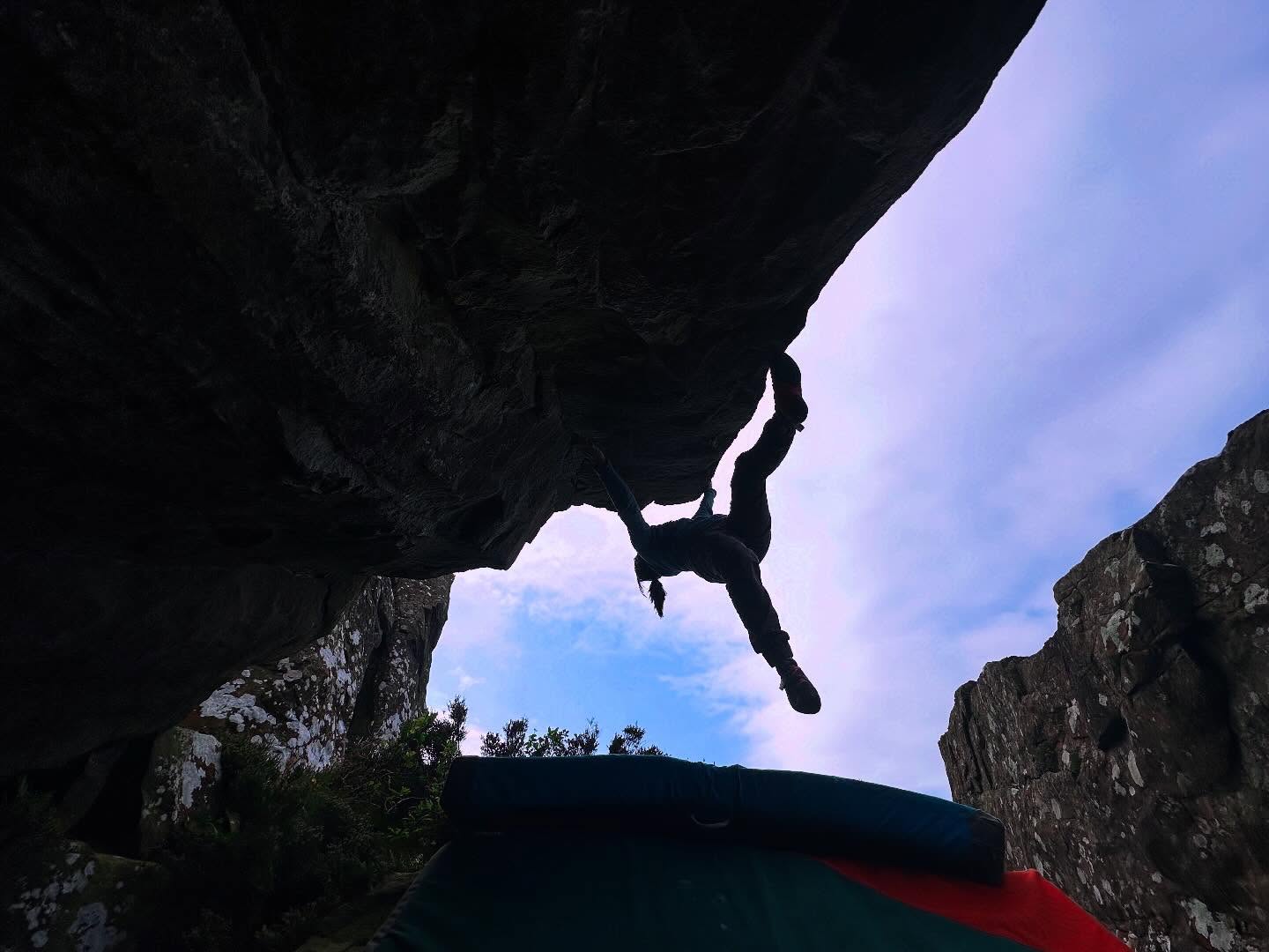 👉 Witness the steepness.
Fairhead bouldering is a battle with gravity!
Steep faces, compression lines, and powerful sequences that test every ounce of strength and focus.
See you on the upside.
#mintconditions #worshipthesteep #climbing #escalade #klettern #볼더링 #ボルダリング