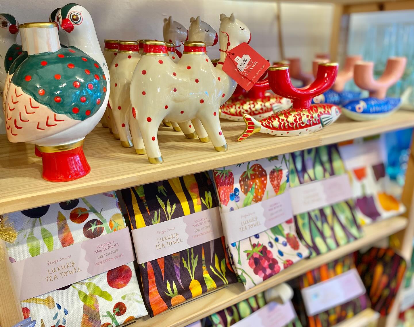 Superb ceramic candle holders by @talkingtables_tt perfect for the festive table.
Sardine, koi carp, partridge or camel? Which is your favourite?
And not forgetting our beautiful, bestselling tea towels by @freyasnowstudio
๐๐๐
Swift Art & Design
18 High Street
Winchcombe
GL54 5LJ
Opening times:
November
Monday-Saturday
10am-4pm
December
Everyday up to and including Christmas Eve!
10am-4pm
#swiftwinchcombe #swiftcotswolds #shopsmall #shophandmade #shopindependent #supportindependent #swiftartanddesign
#winchcombeshopping #winchcombe #visitwinchcombe #winchcombecotswolds