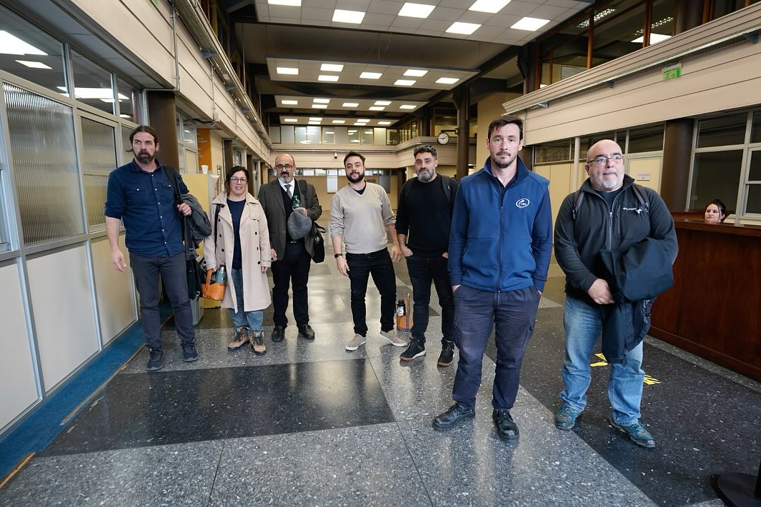 Después de una gran movilización, llegamos a la mesa con la fuerza y la cercanía de todos y todas las trabajadoras que no se rinden.
Exigimos una negociación real, transparente y respetuosa. No pedimos favores: defendemos derechos conquistados con trabajo y compromiso.
Hoy, más que nunca, reafirmamos que la dignidad de los trabajadores y trabajadoras de las paraestatales no se negocia, se respeta.
¡Gracias compañeras y compañeros!