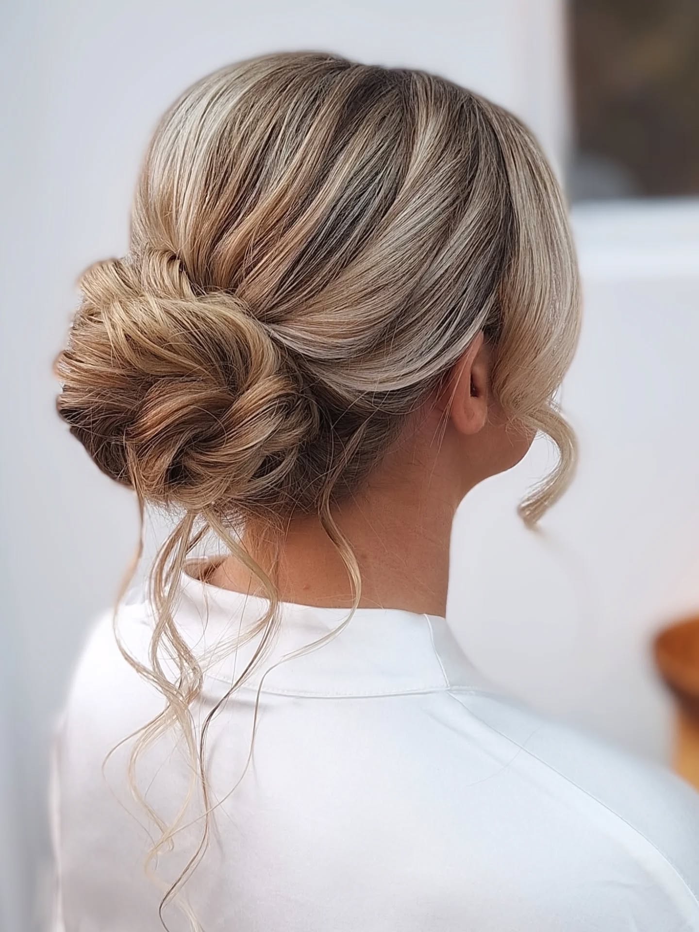 ✨ Still deciding on the perfect hairstyle for your wedding day? ✨
Whether you’re dreaming of something effortlessly romantic or elegantly timeless, this soft textured low bun is the perfect blend of both. Loose curls and delicate details create a look that’s beautiful from every angle — ideal for brides who want to feel elegant and comfortable all day long.
💍 Would you go for a relaxed, romantic style like this or something more sleek and structured? Tell me in the comments! 💕
Bridal hair
Sussex bride
Sussex Bridal hair
#BridalHair #WeddingHairInspo #BridalStylist #RomanticUpdo #WeddingMorning #BridalBeauty #BridalHairstyle #WeddingLook
#sussexbridalhair