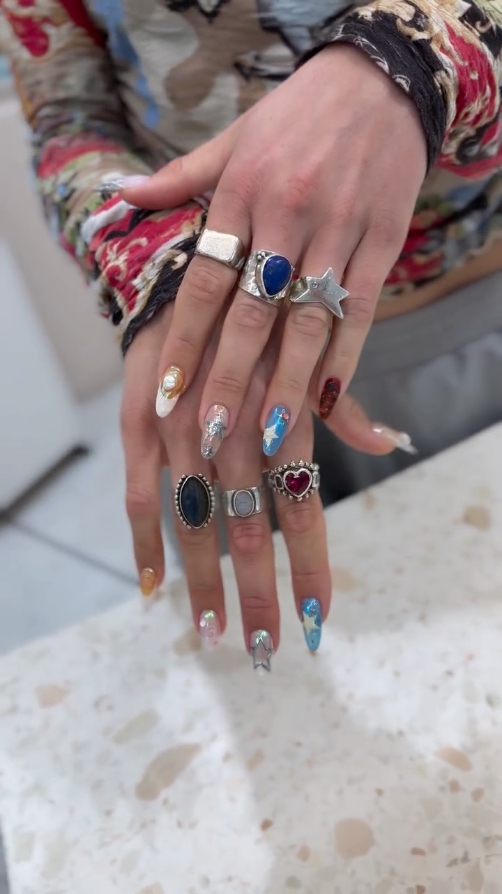 ✨ A set as magical and multifaceted as @dragonsweep herself ✨
From tortoiseshell flames to celestial stars, water droplets, chrome swirls, pearls, and a starfish fit for a sea goddess — each nail is a miniature world crafted to match Emily’s ethereal energy.
When the muse brings the vision, all you can do is elevate it 💫
Artist: Nicole
#BondiNails #DragonsweepNails #TortoiseShellNails #ChromeSwirlNails #WaterDropletNails #PearlNails #StarfishNails #CelestialNailArt #SculptedNails #NailArtistAustralia #SydneyNailArt