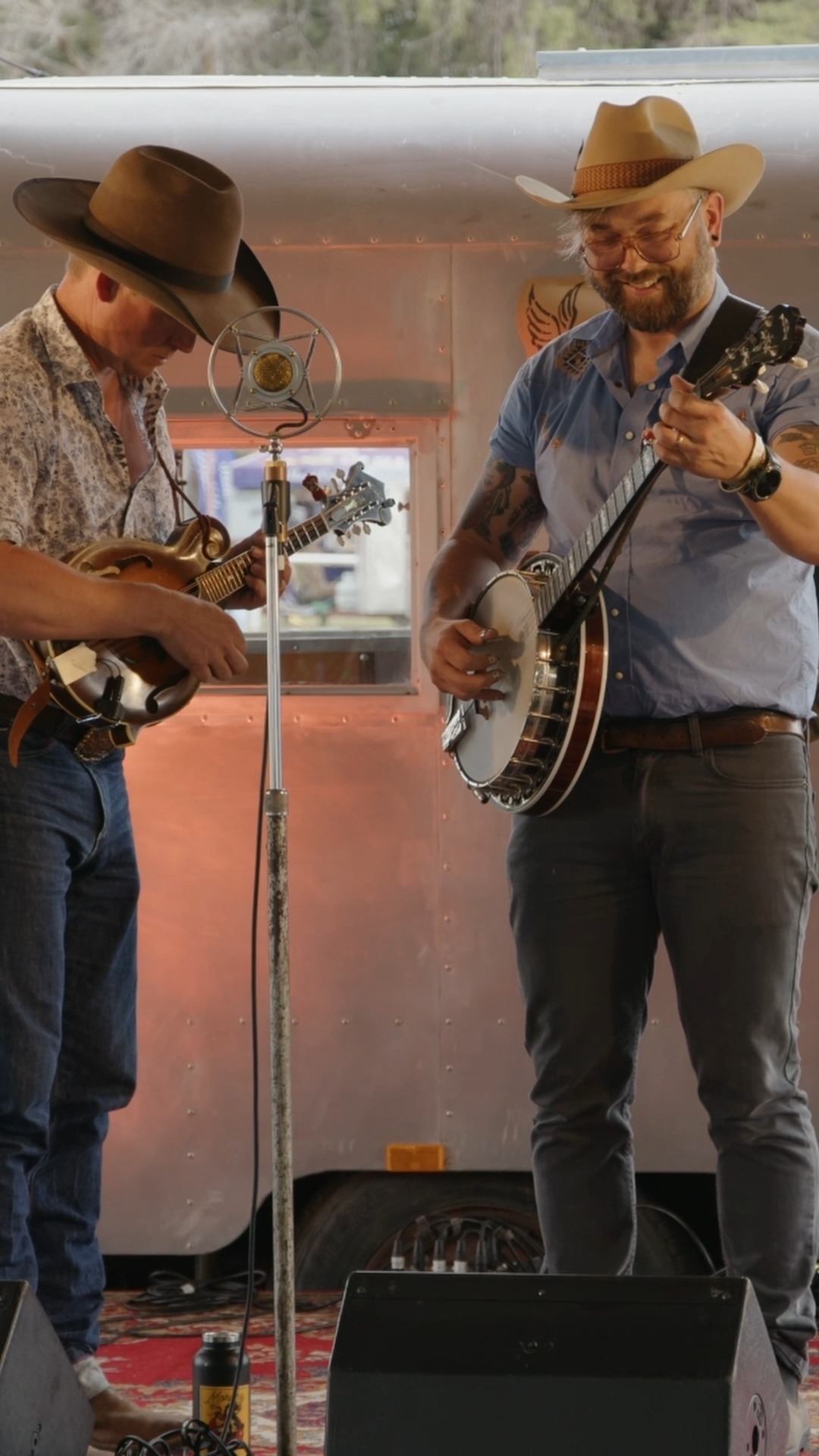 Thanks @majorscreekfestival for an absolute hoot of festival ❤️
One of my highlights for the weekend was jamming with these new friends @moranz_and_fremlin
Seriously fun people to be around and I look forward to seeing them down the road, @andreakirwin is bringing them to @cobargocommons this Wednesday night Nov 12, you won't regret buying that ticket.