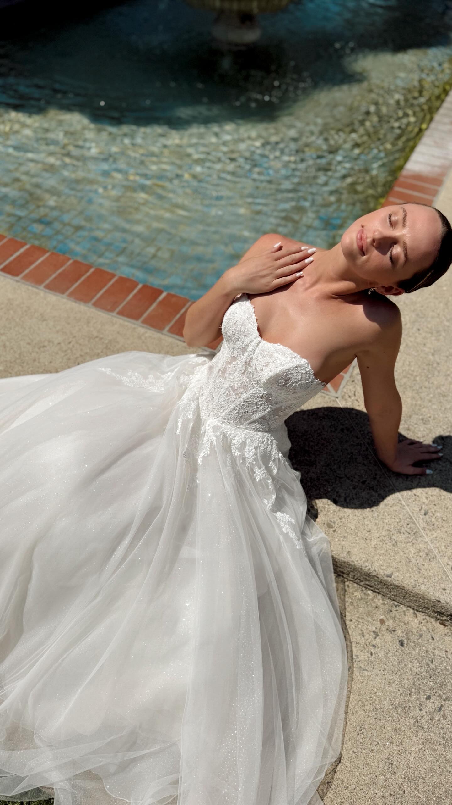 POV: You’re the bride who loves options 😌. One dress, three vibes. A bridal jacket is the dreamiest way to elevate your look on your wedding day. Which way are you wearing Callen? 💍
Callen I S2612